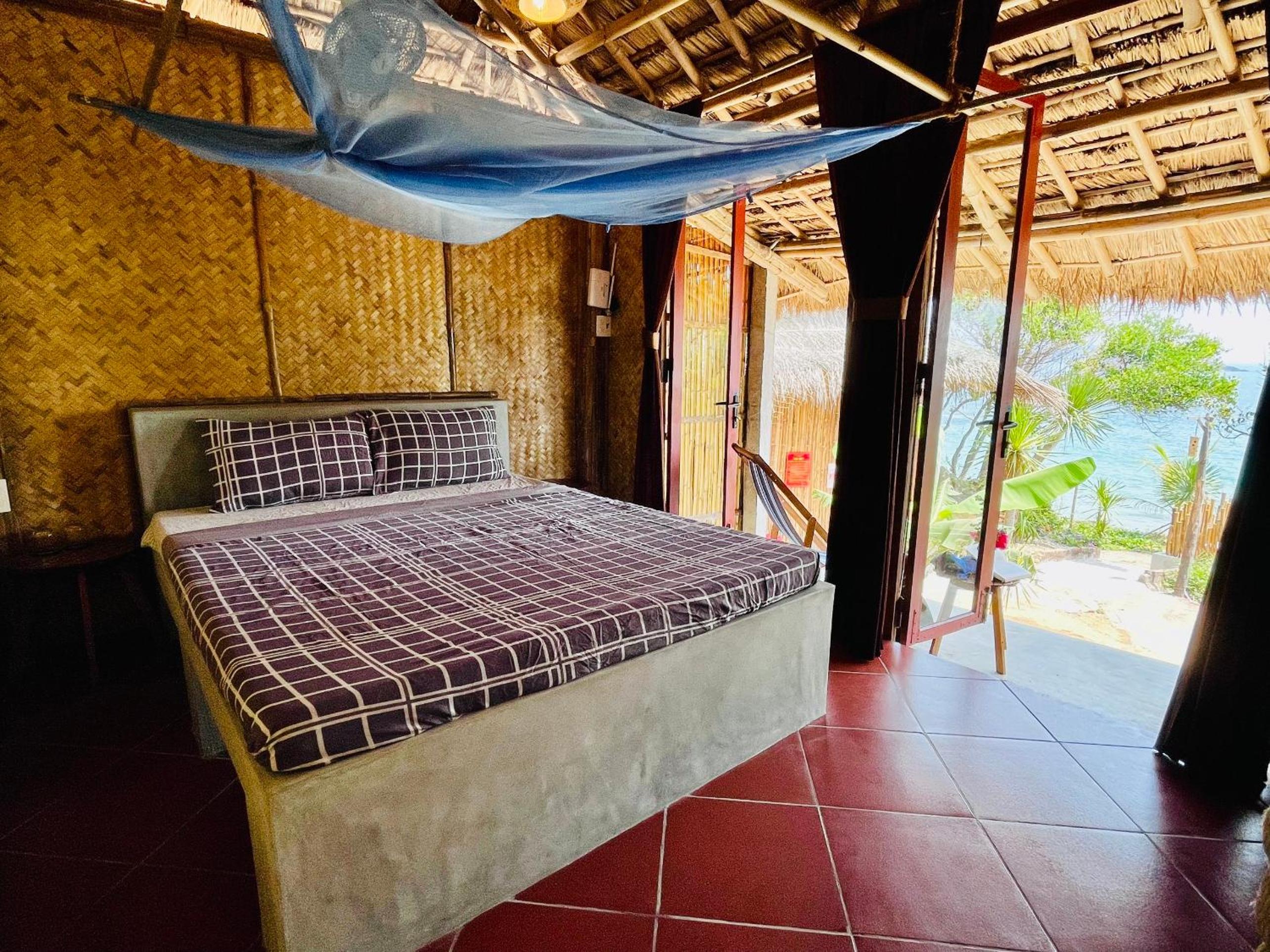 Bungalow with Sea View photo 1