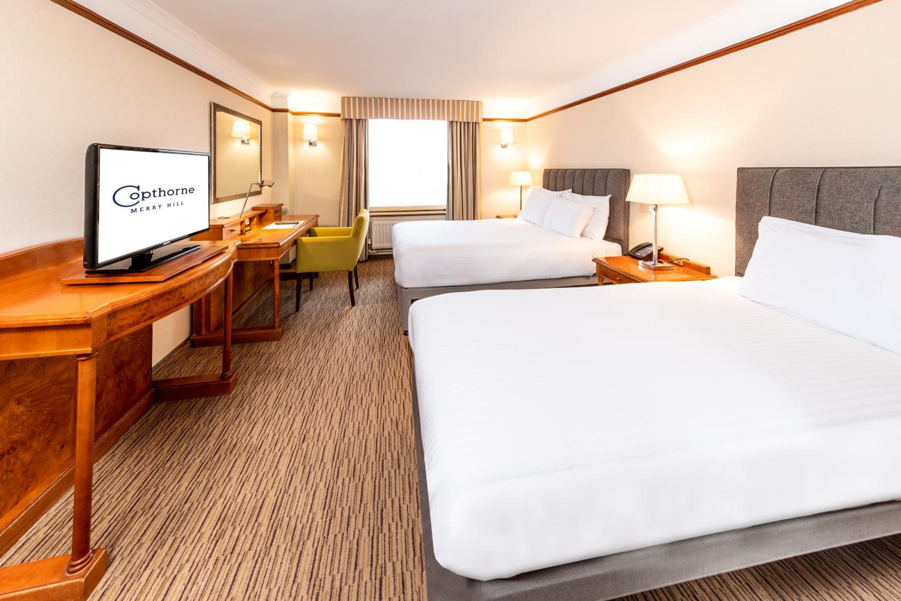 	 Club Family Room with One King Bed and one Single Bed - Photo 1