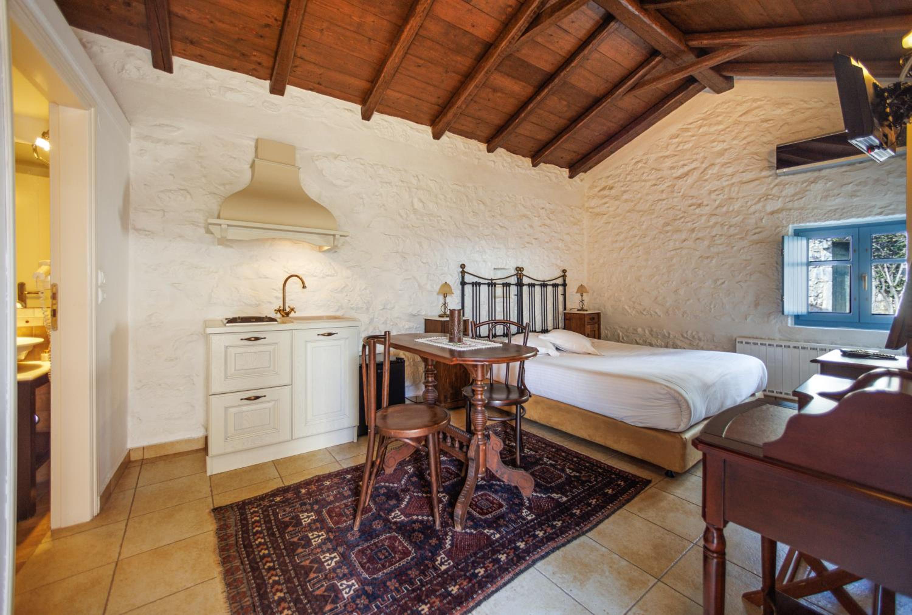 Junior Suite with Mountain View photo 3