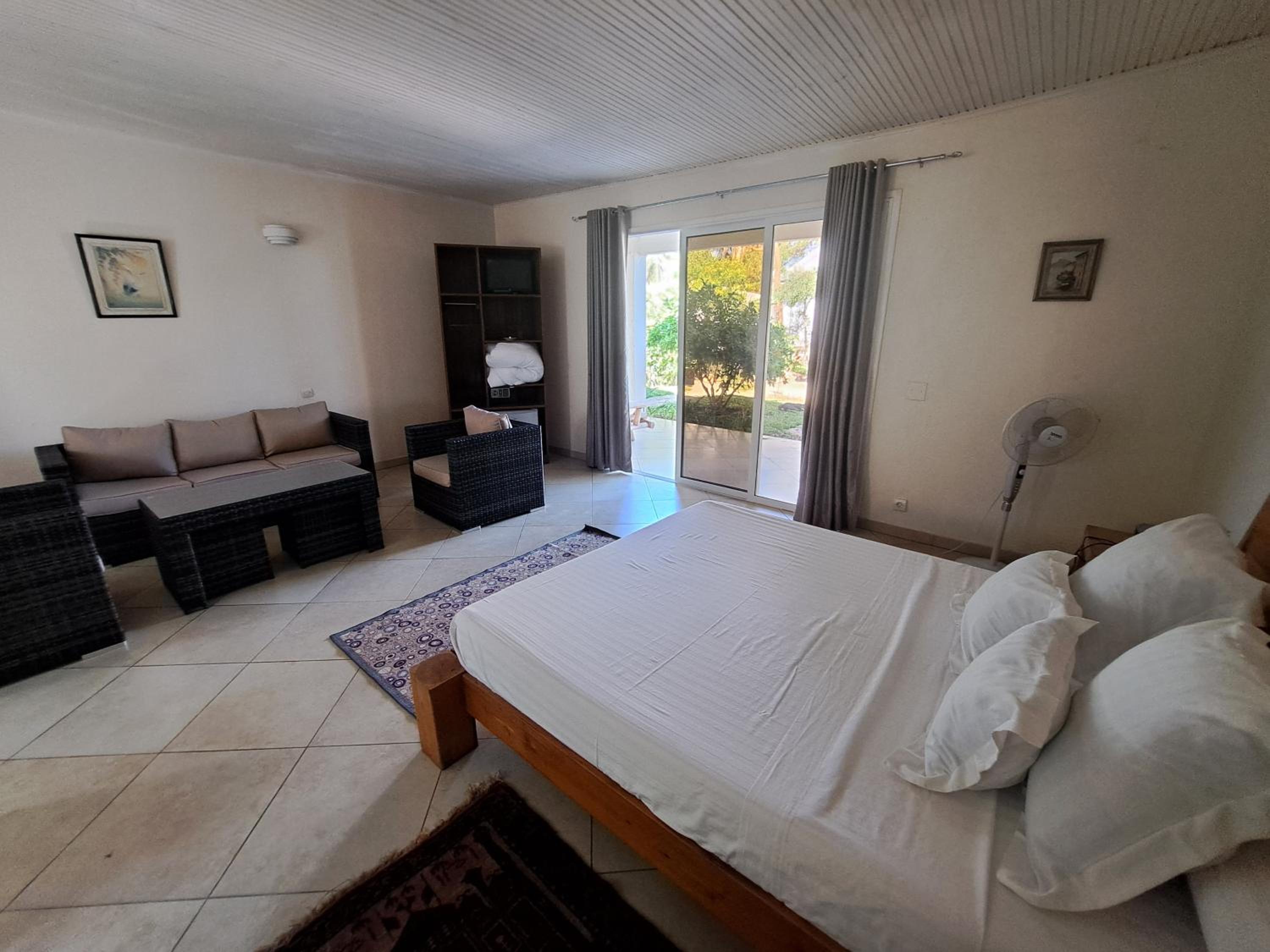 Deluxe Double Room (2 Adults + 1 Child)