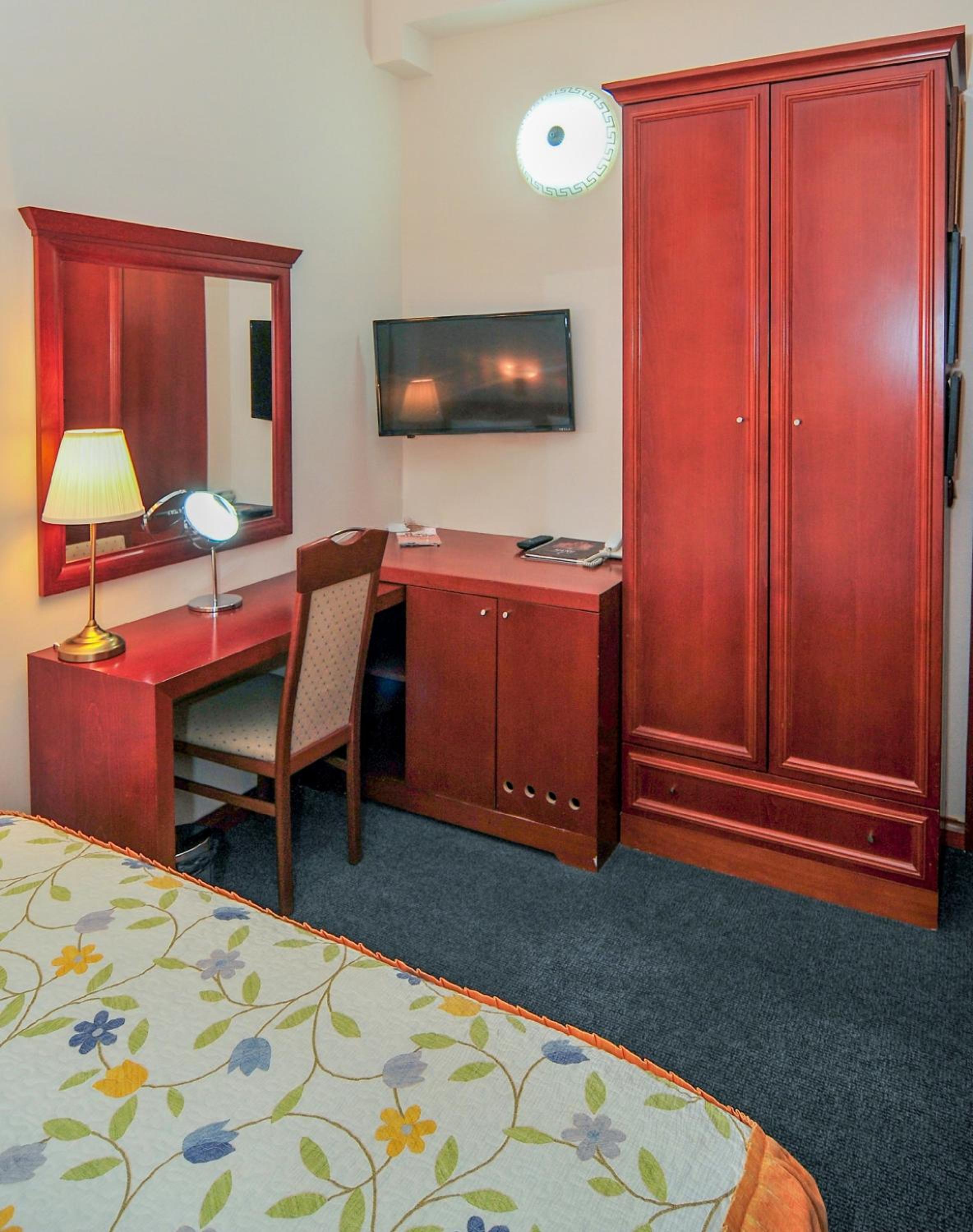 Double or Twin Room - Photo 6
