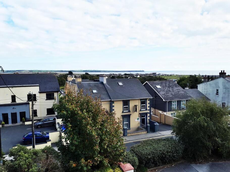Seven-Bedroom House photo 3