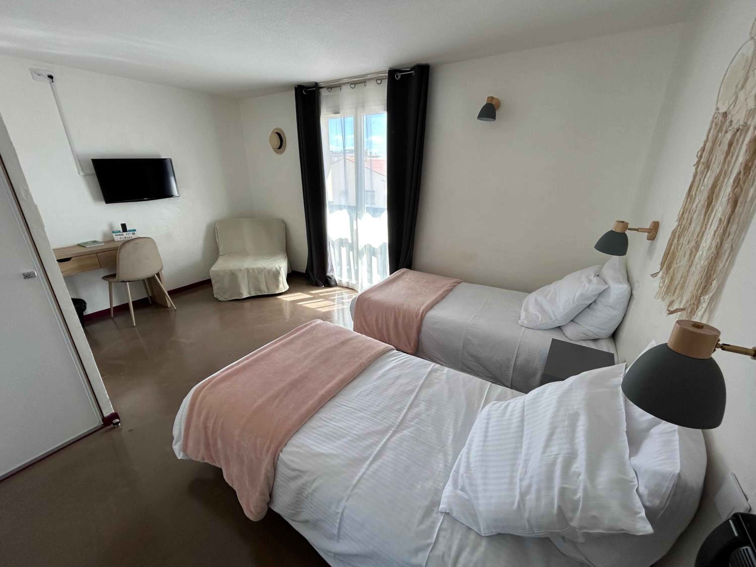 Standard Twin Room photo 2