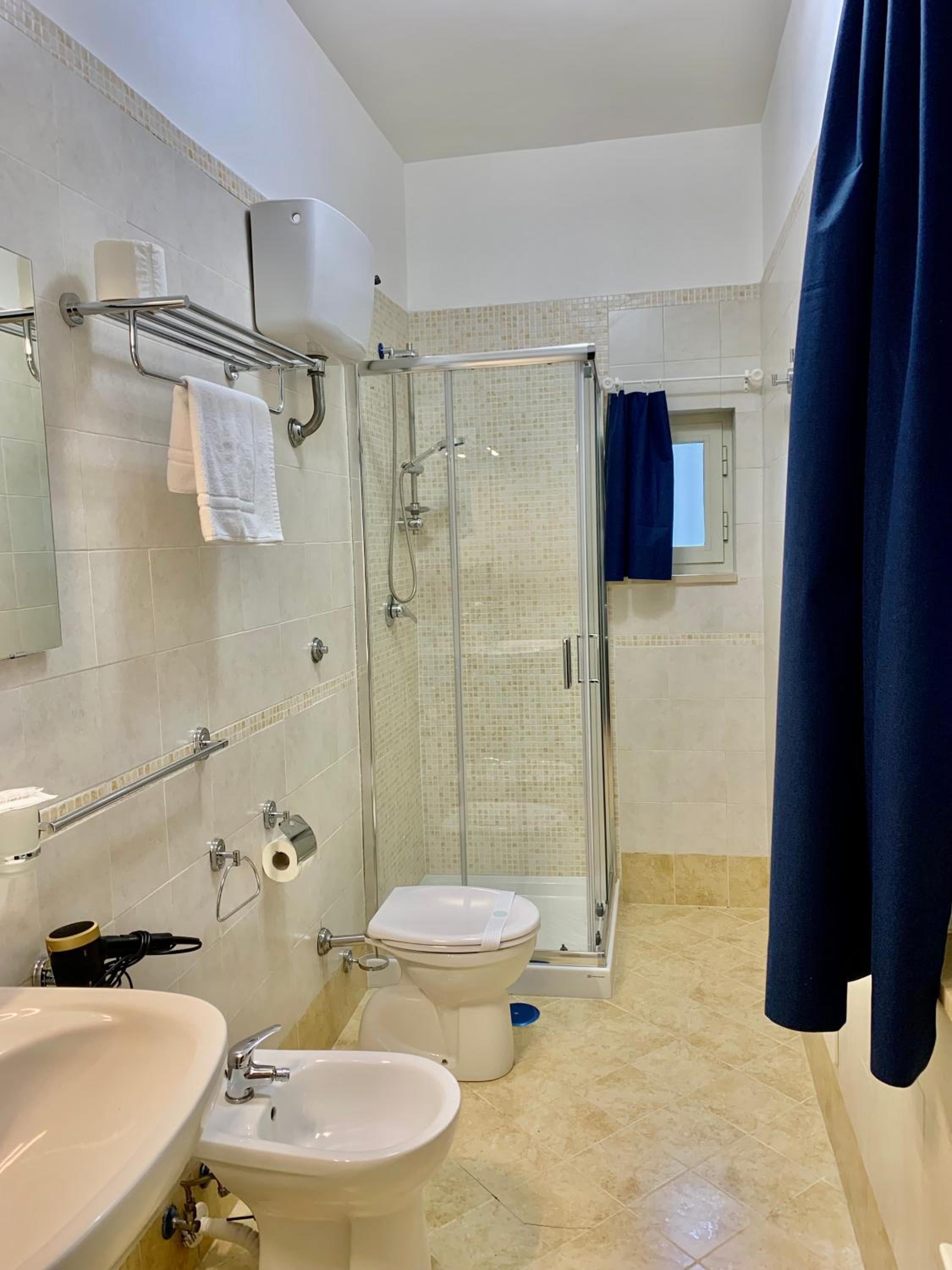 Triple Room - Photo 18