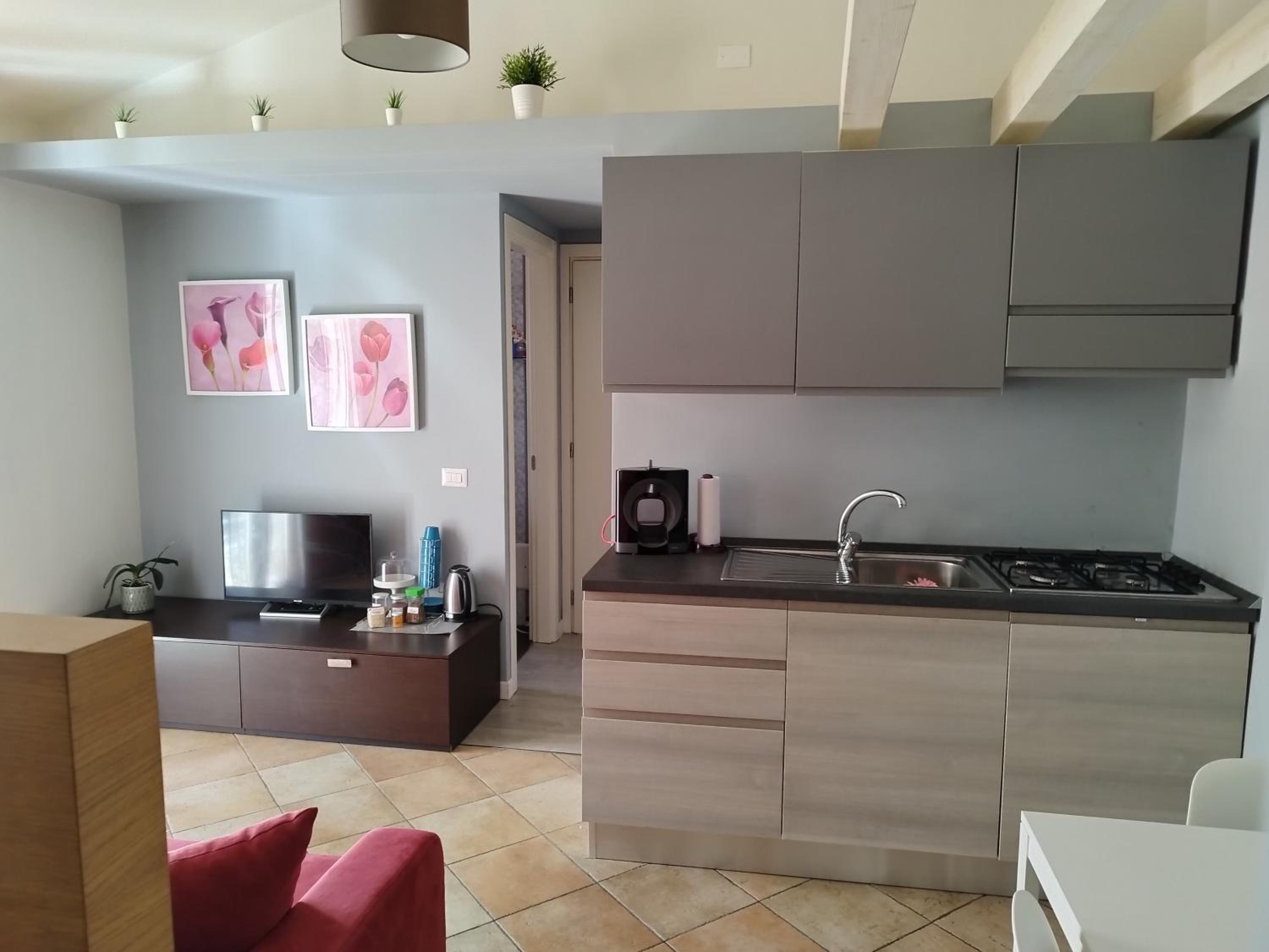 Studio Apartment - Photo 6