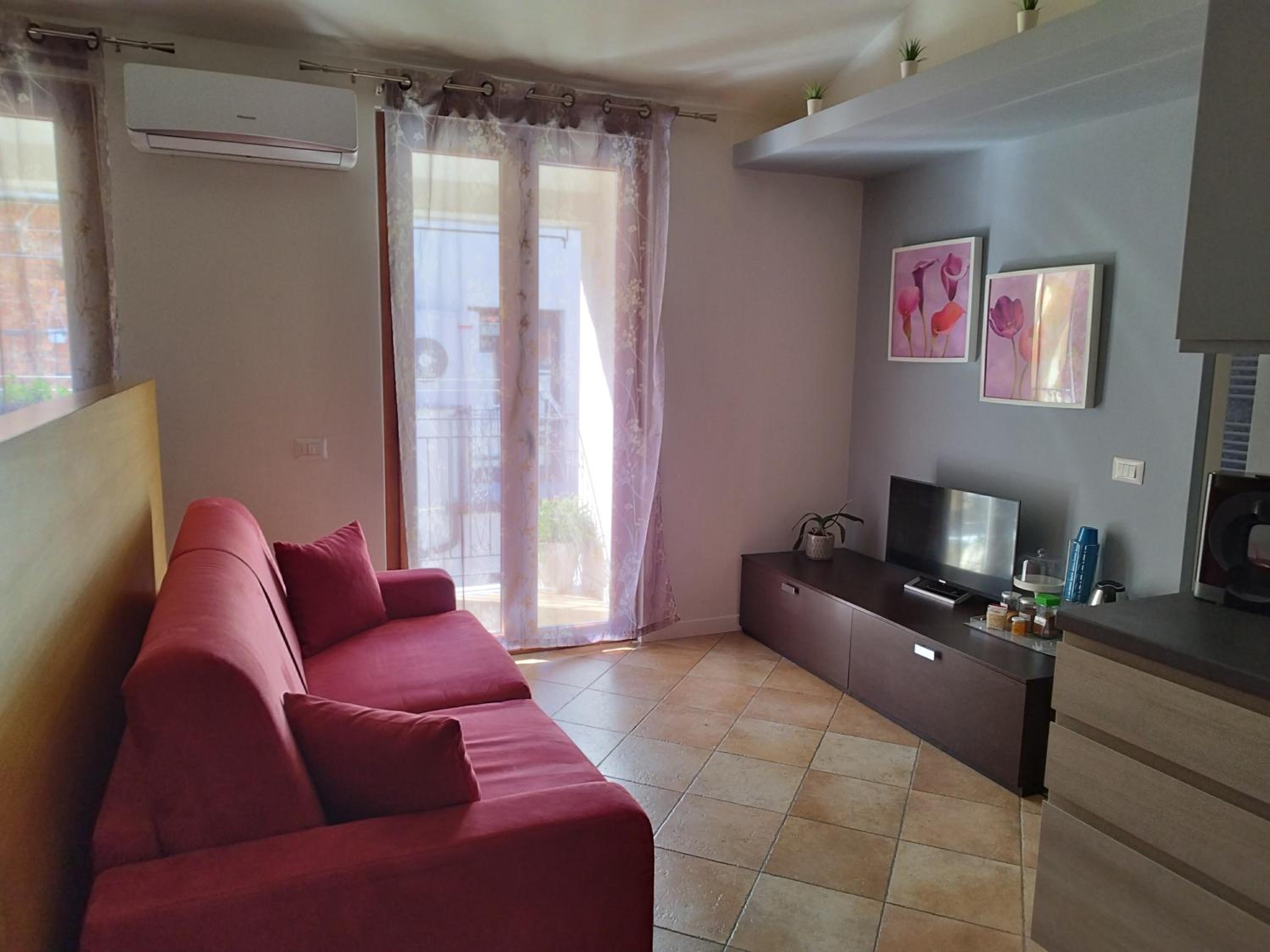 Studio Apartment - Photo 8