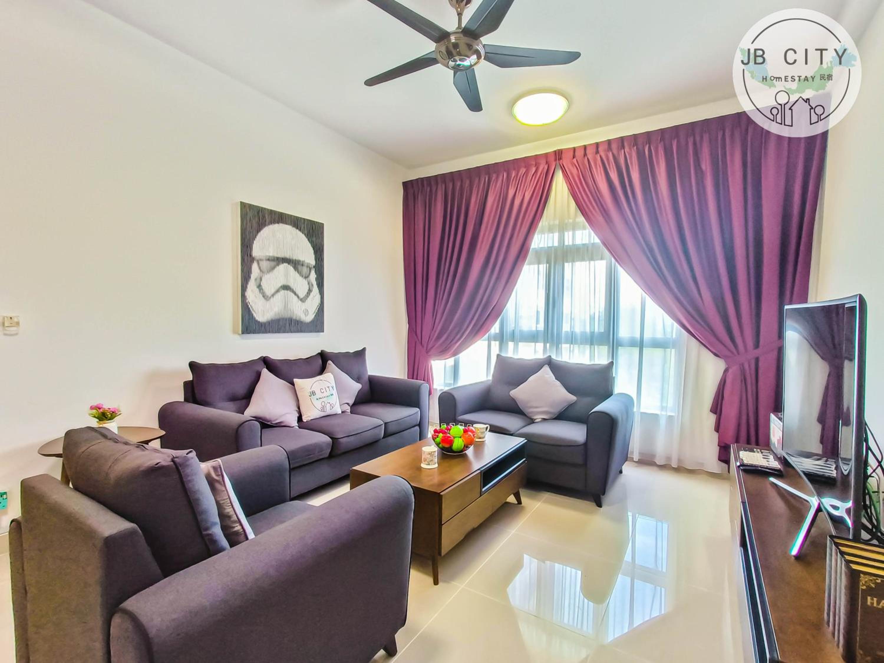 Apartment with Mountain View - Photo 3