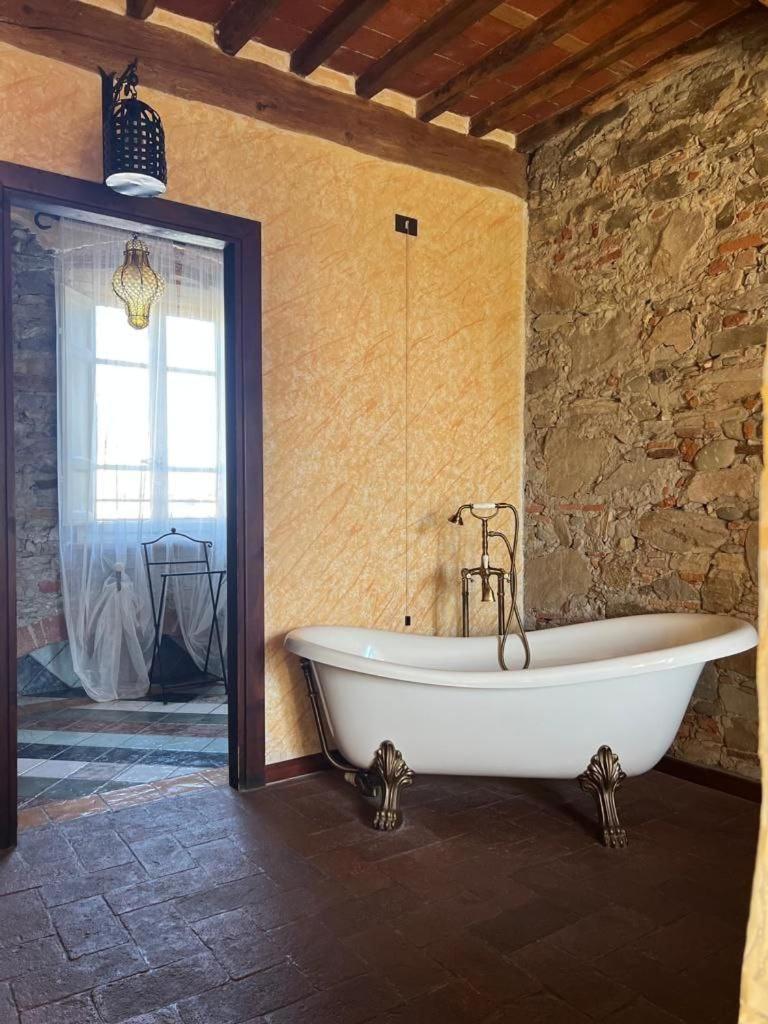 Suite - Photo 3