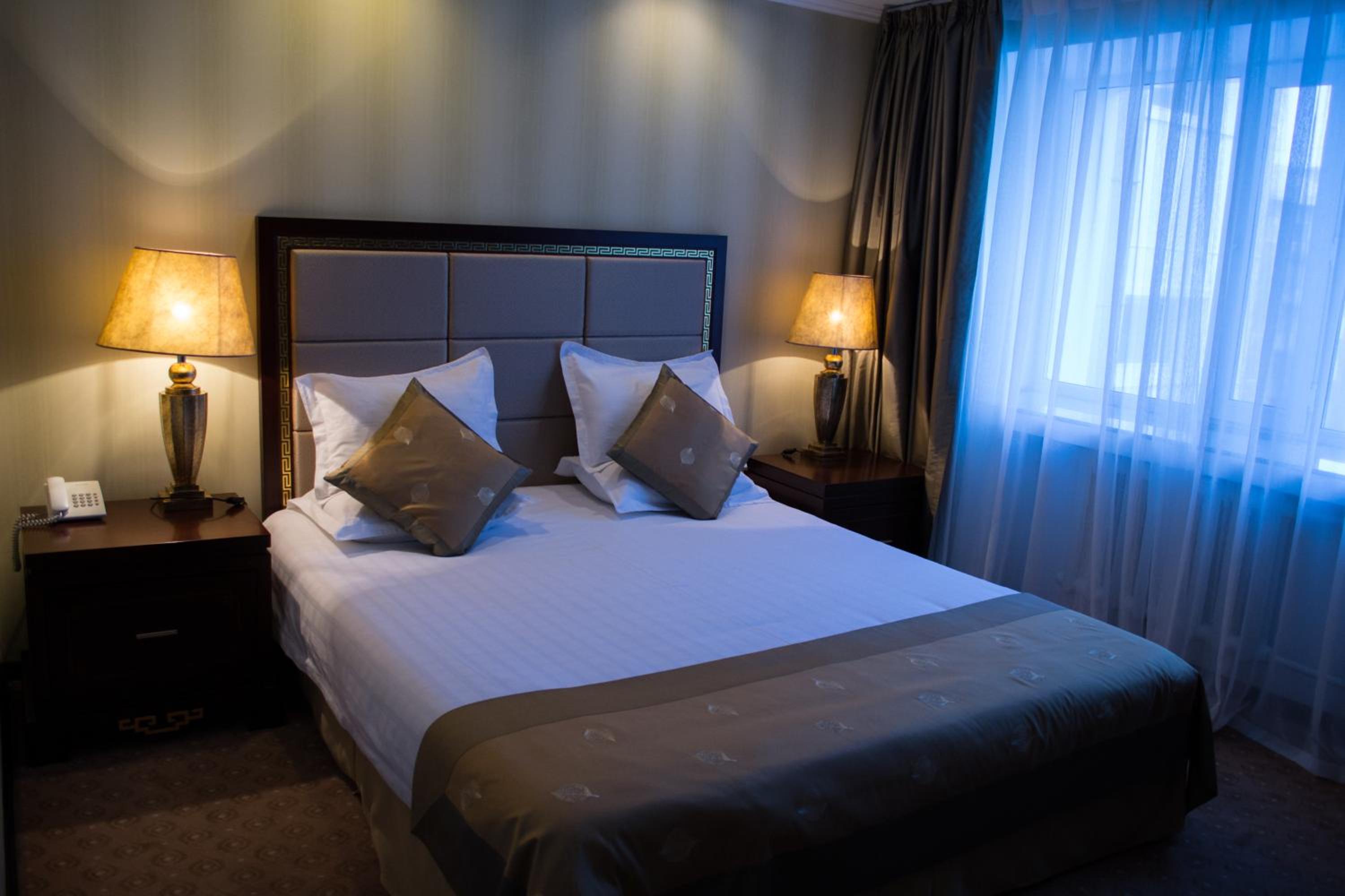 Deluxe King Room photo 2