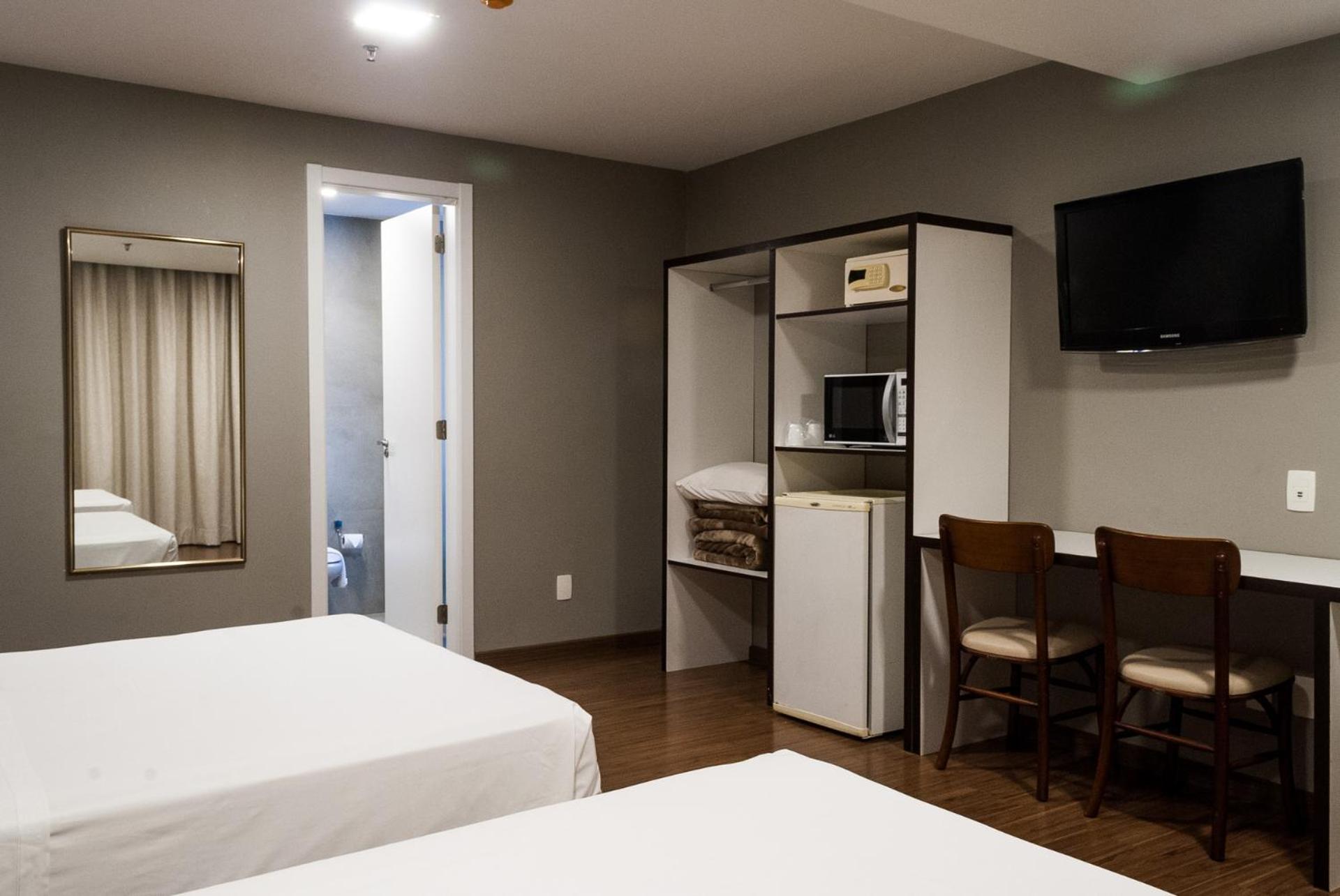 Superior Family Room - Photo 2