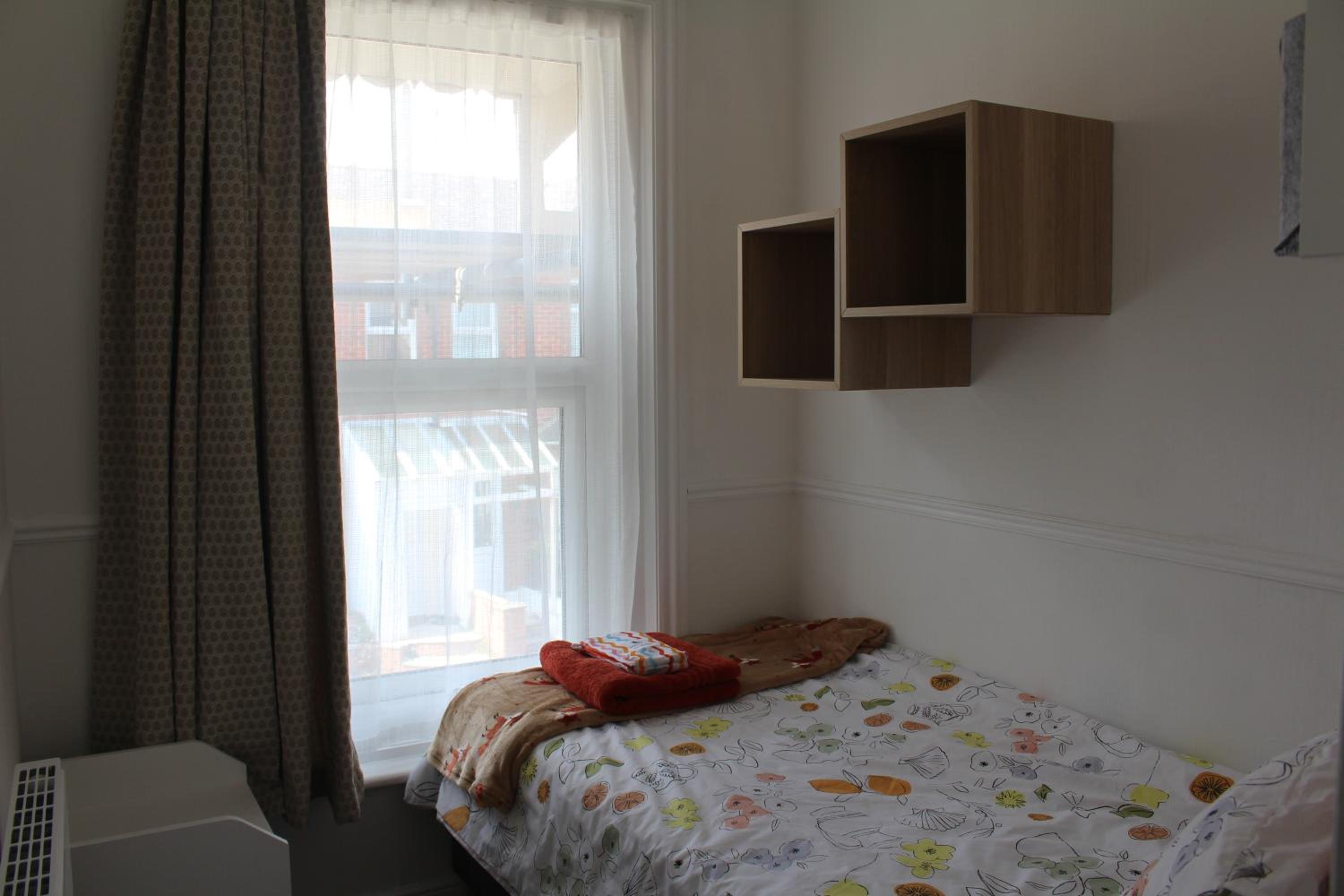 Four-Bedroom House photo 2