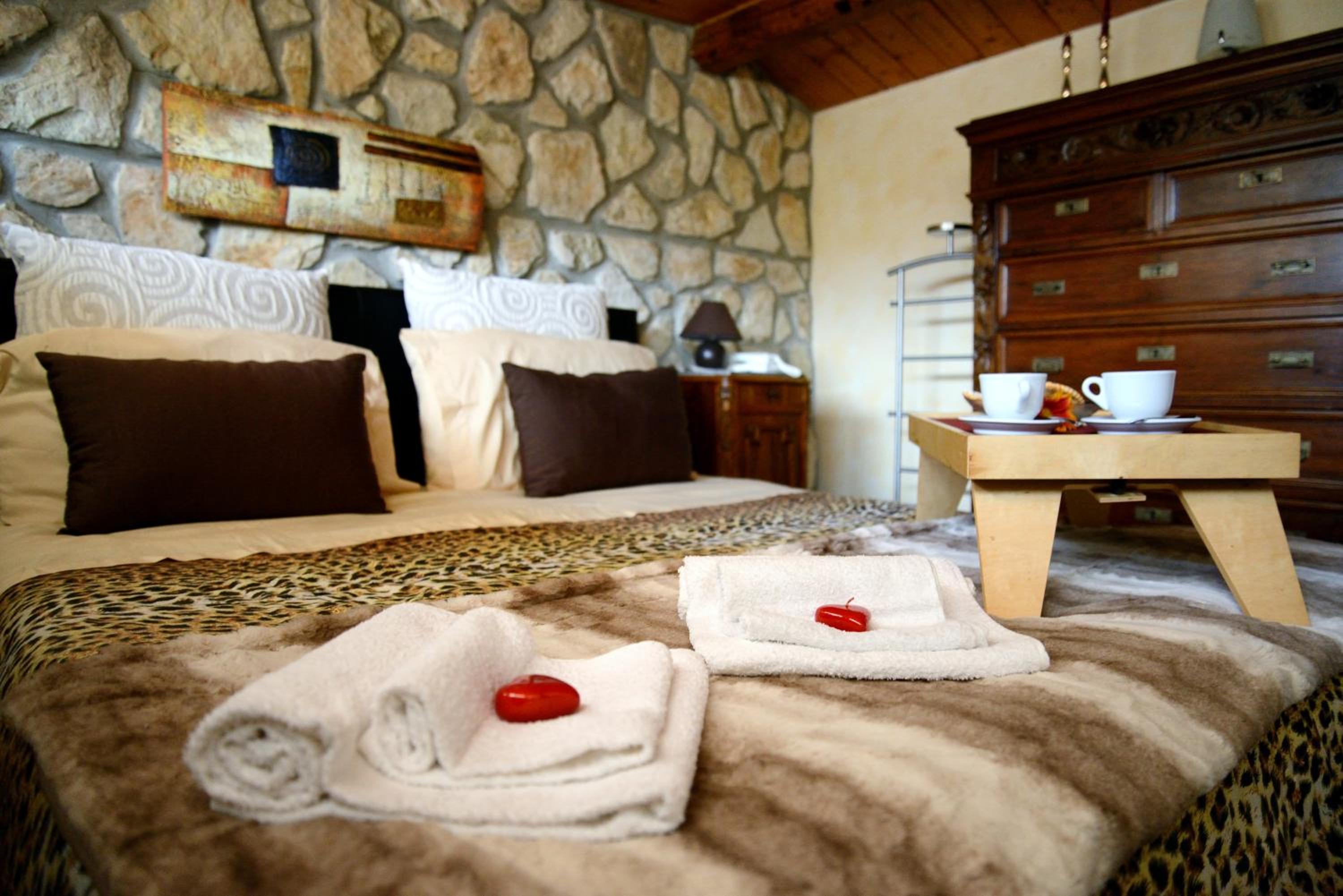 Two-Bedroom Apartment - Photo 2