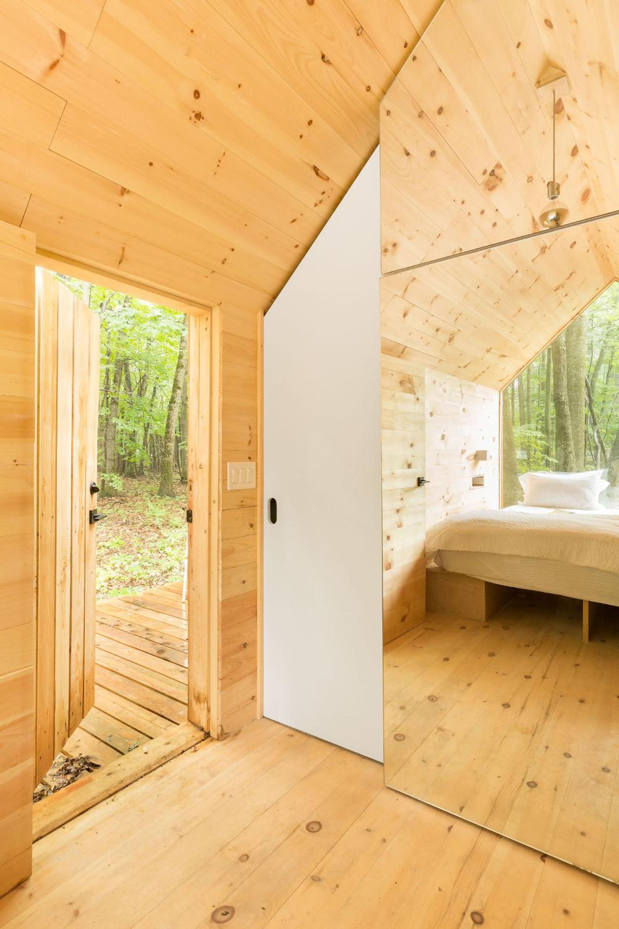 Deluxe Single Room With Balcony photo 3