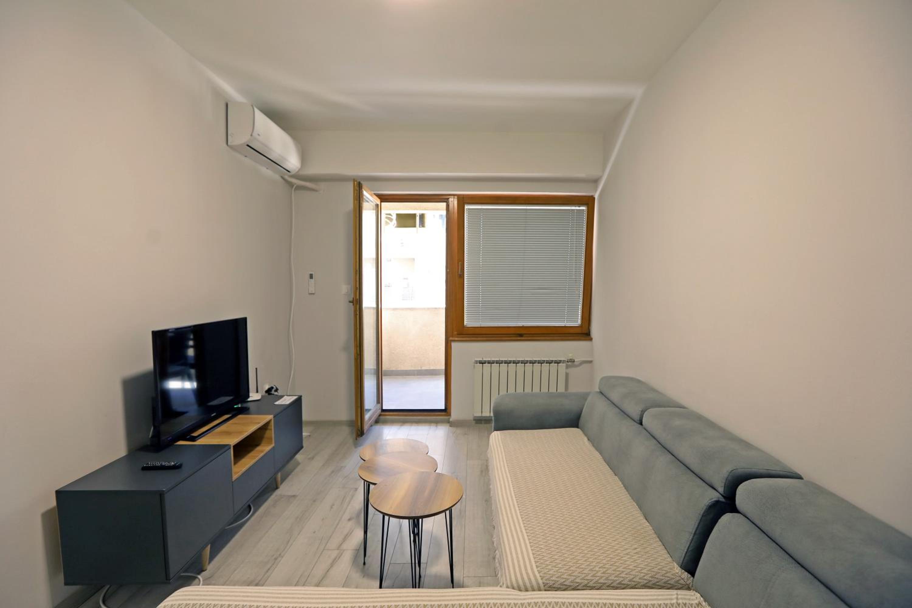 Apartment with Balcony photo 3