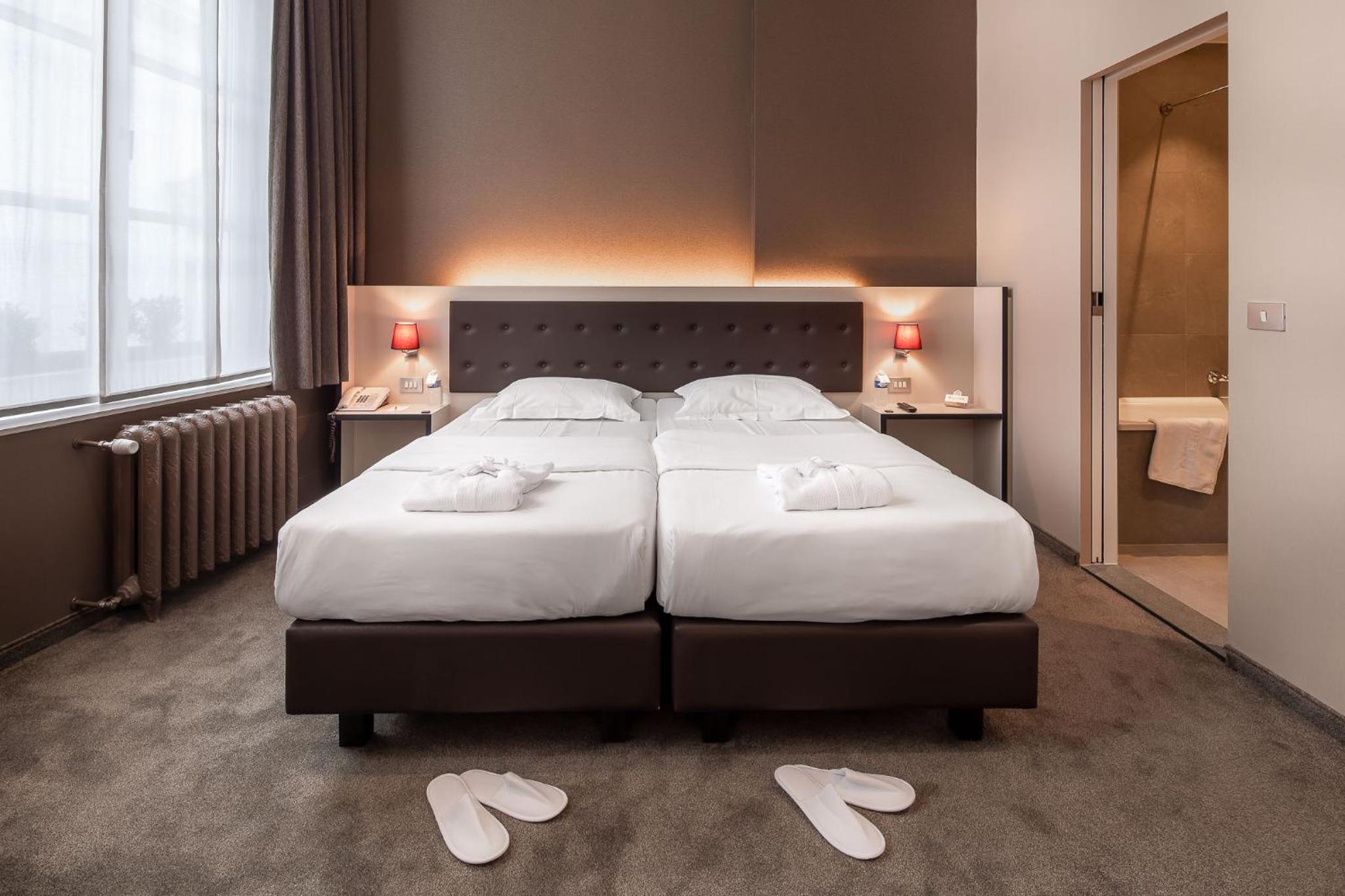 Superior Double or Twin Room with City View - Photo 2