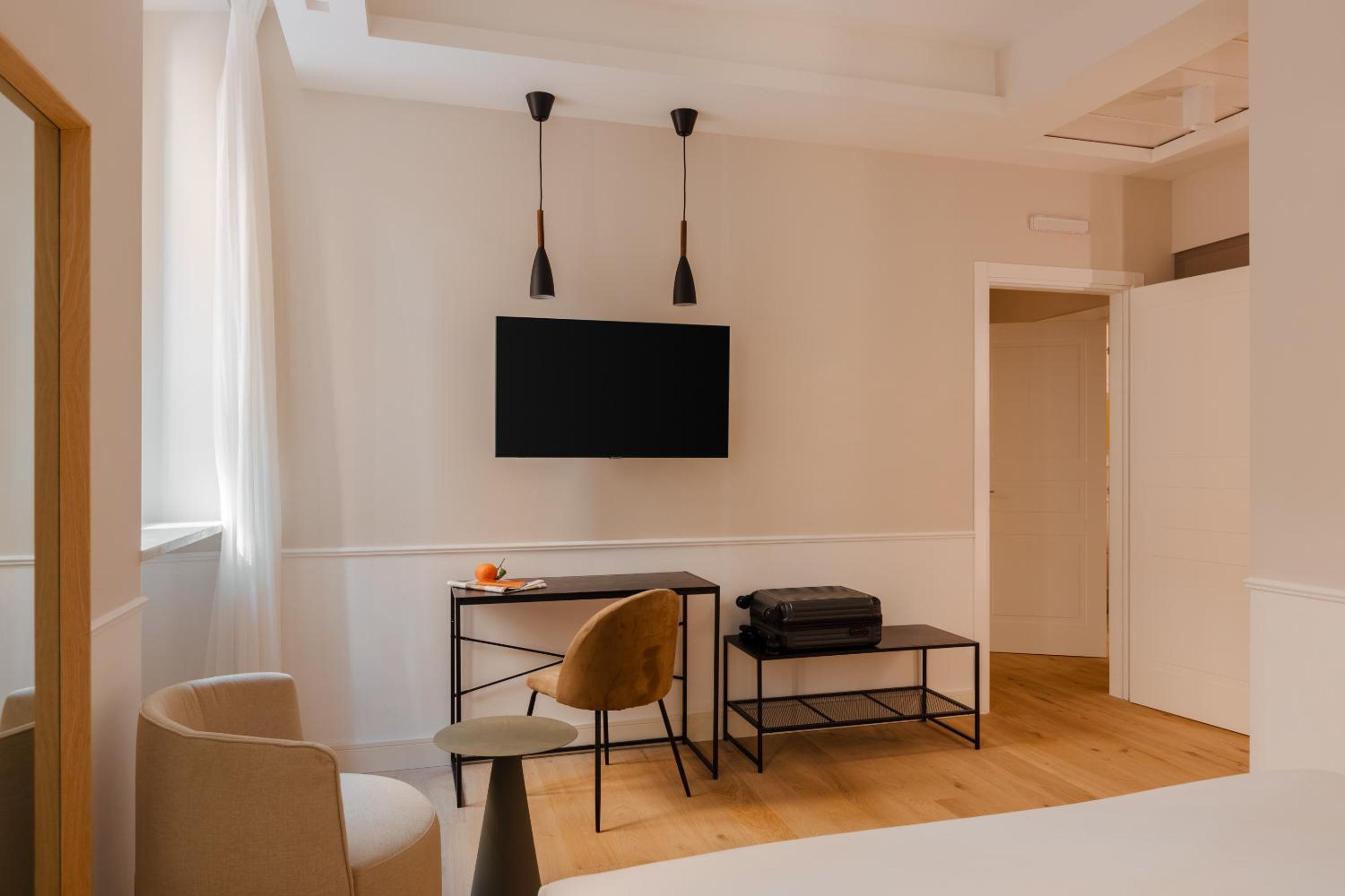 Two-Bedroom Apartment With Balcony photo 3