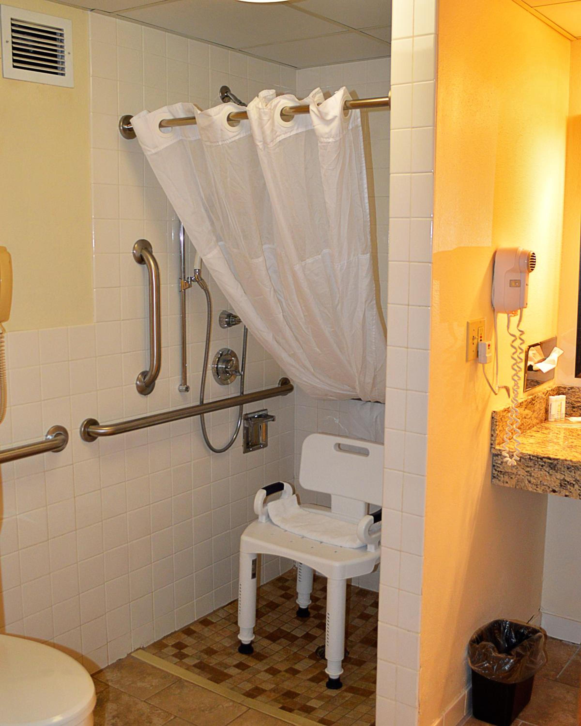 Queen Room - Mobility Access/Non-Smoking photo 2