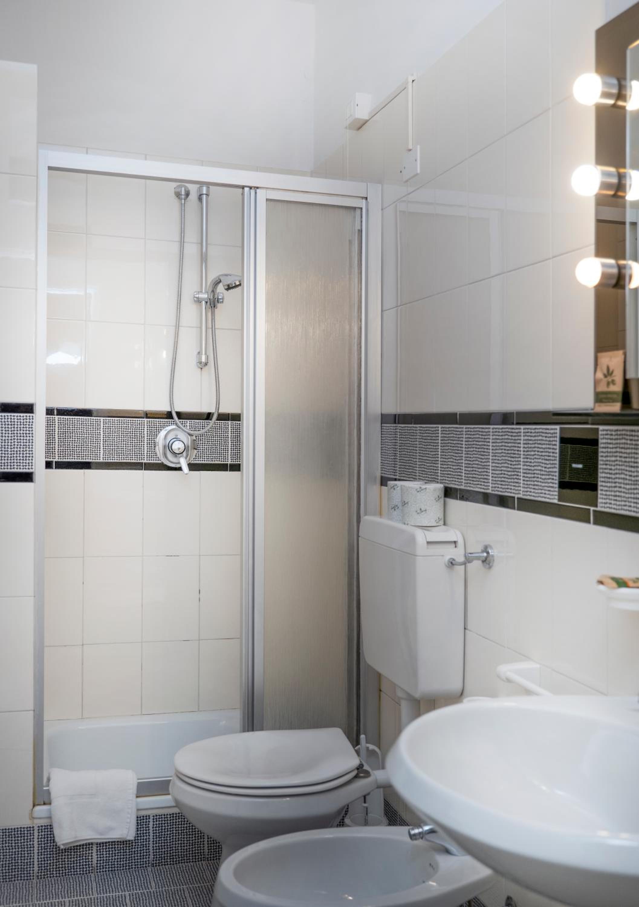 Economy Double or Twin Room photo 2