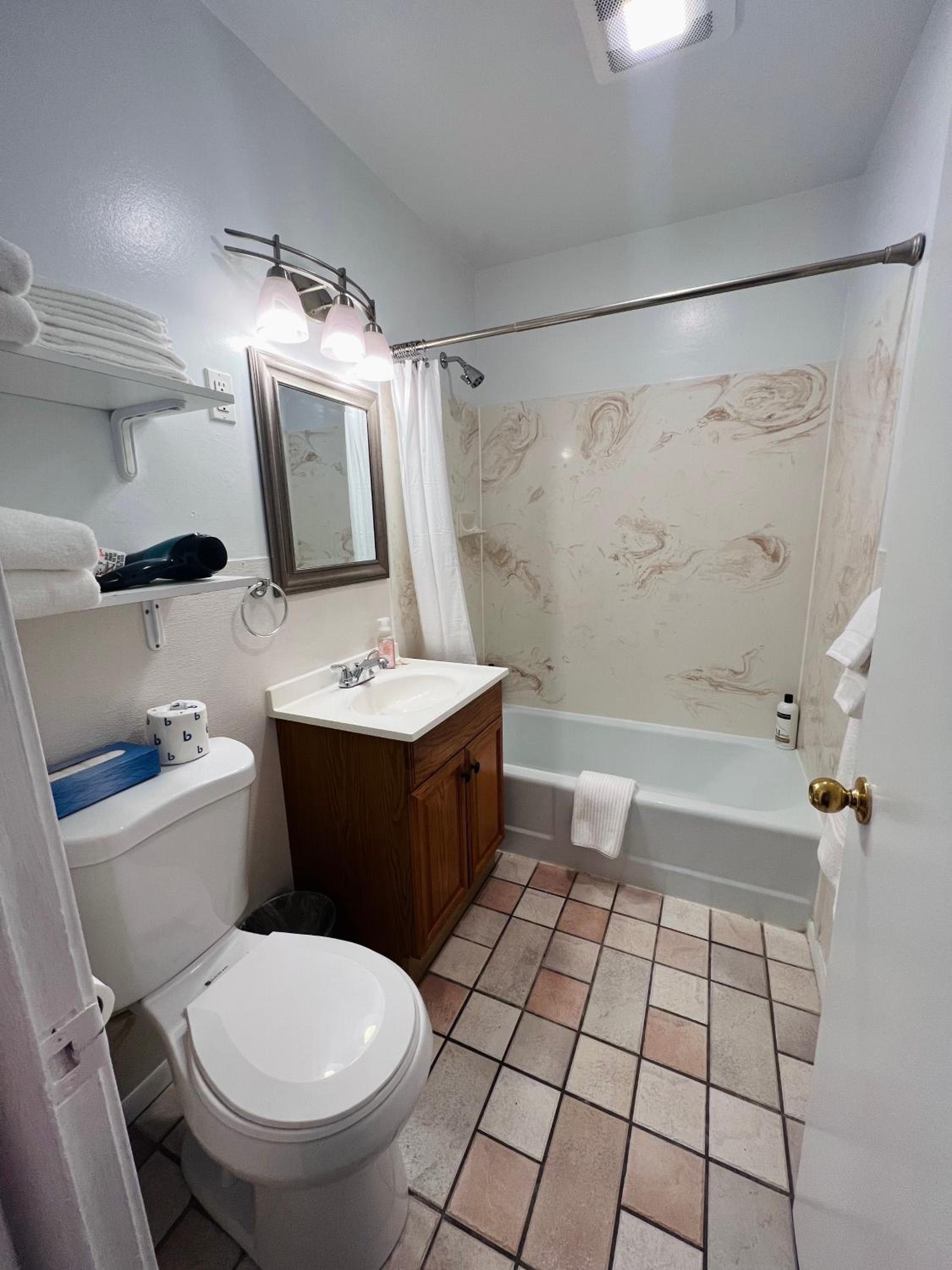 Two-Bedroom Apartment - Photo 16