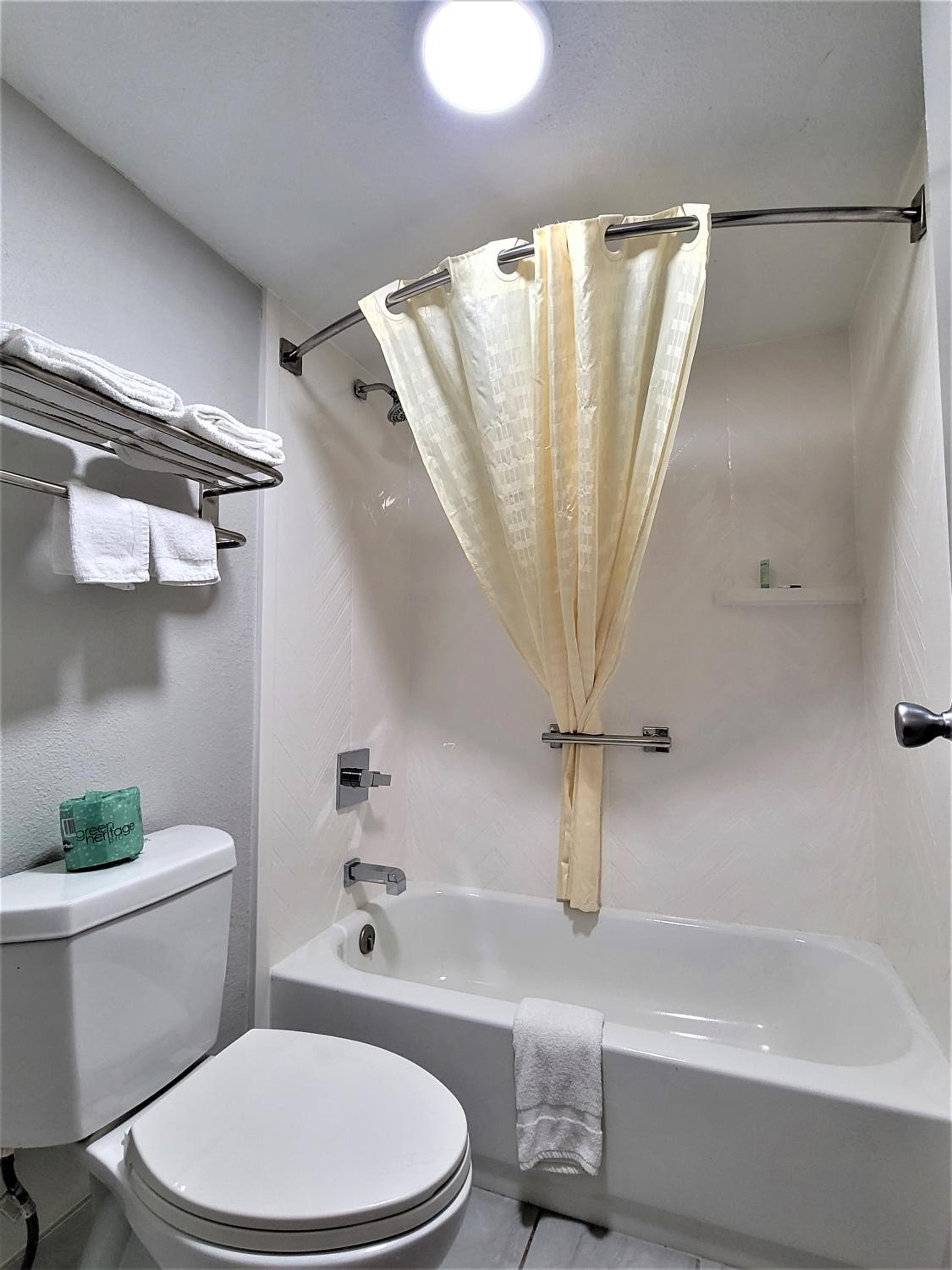 Double Room with Two Double Beds - Photo 2