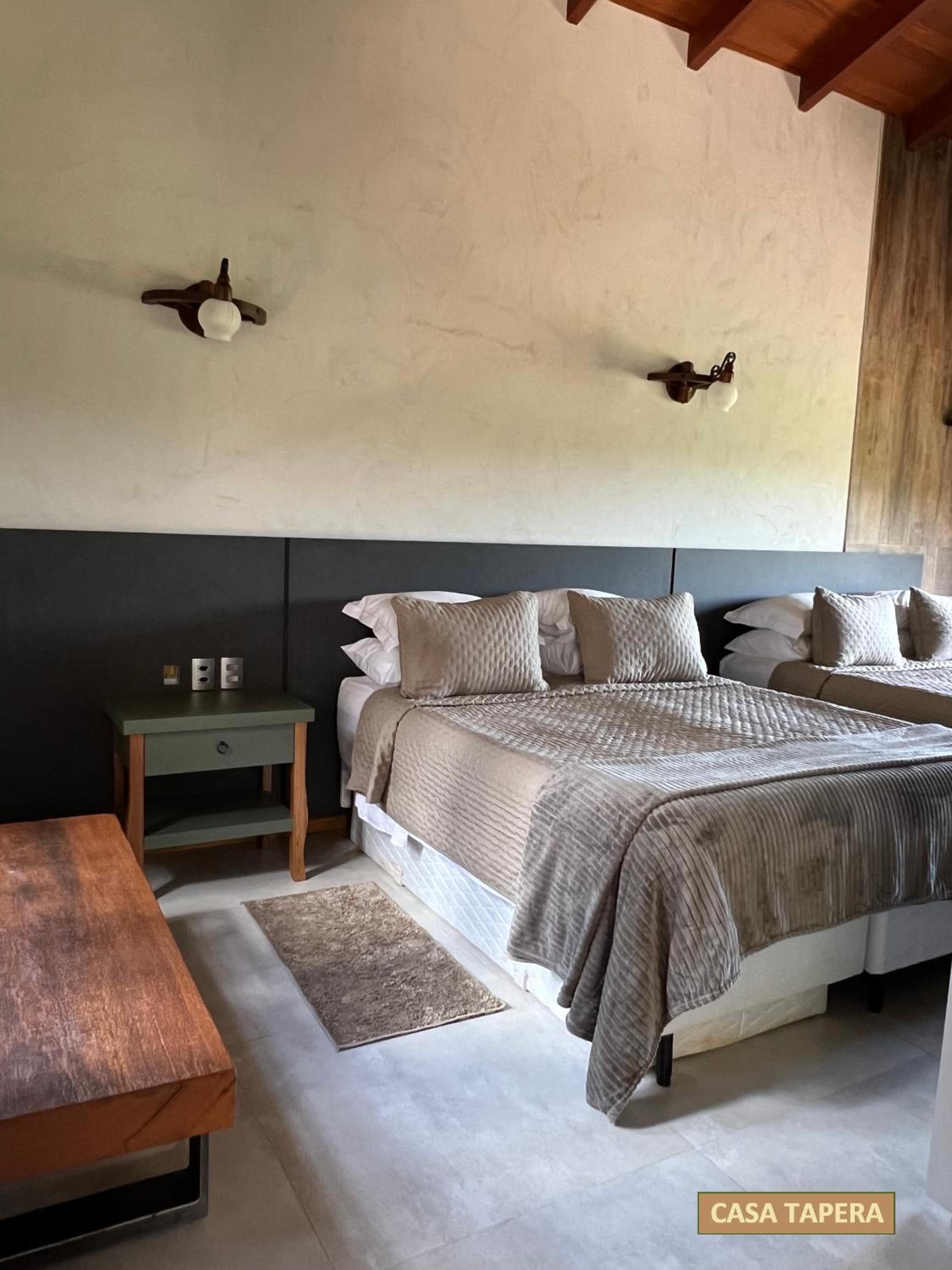 Five-Bedroom House photo 2