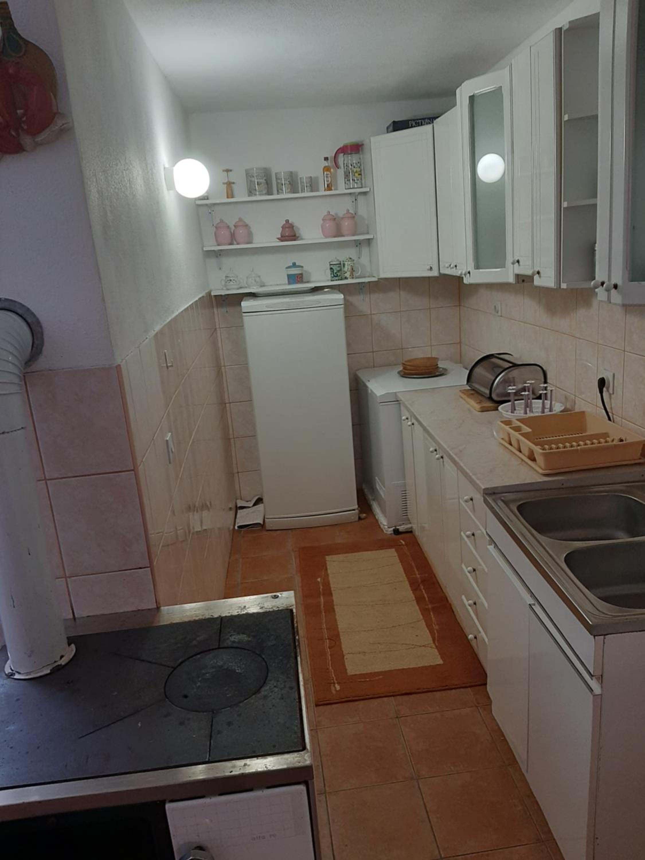 Apartment With Shared Bathroom photo 3