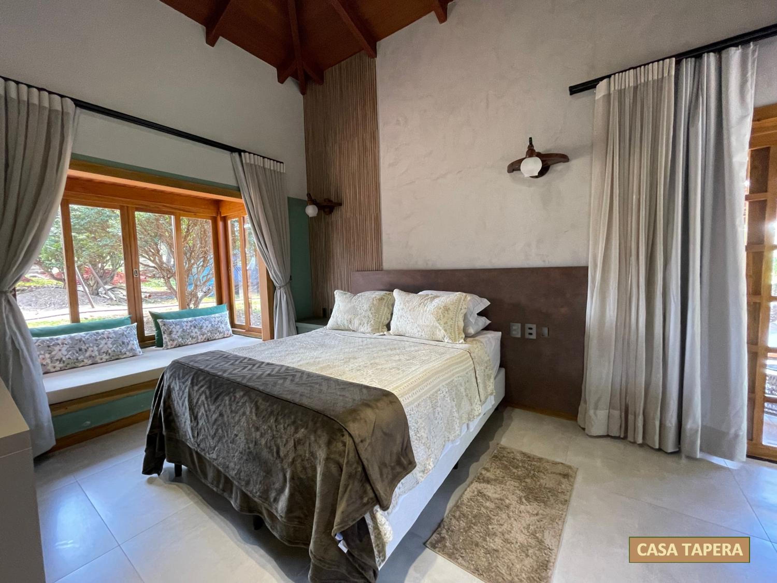 Five-Bedroom House photo 3