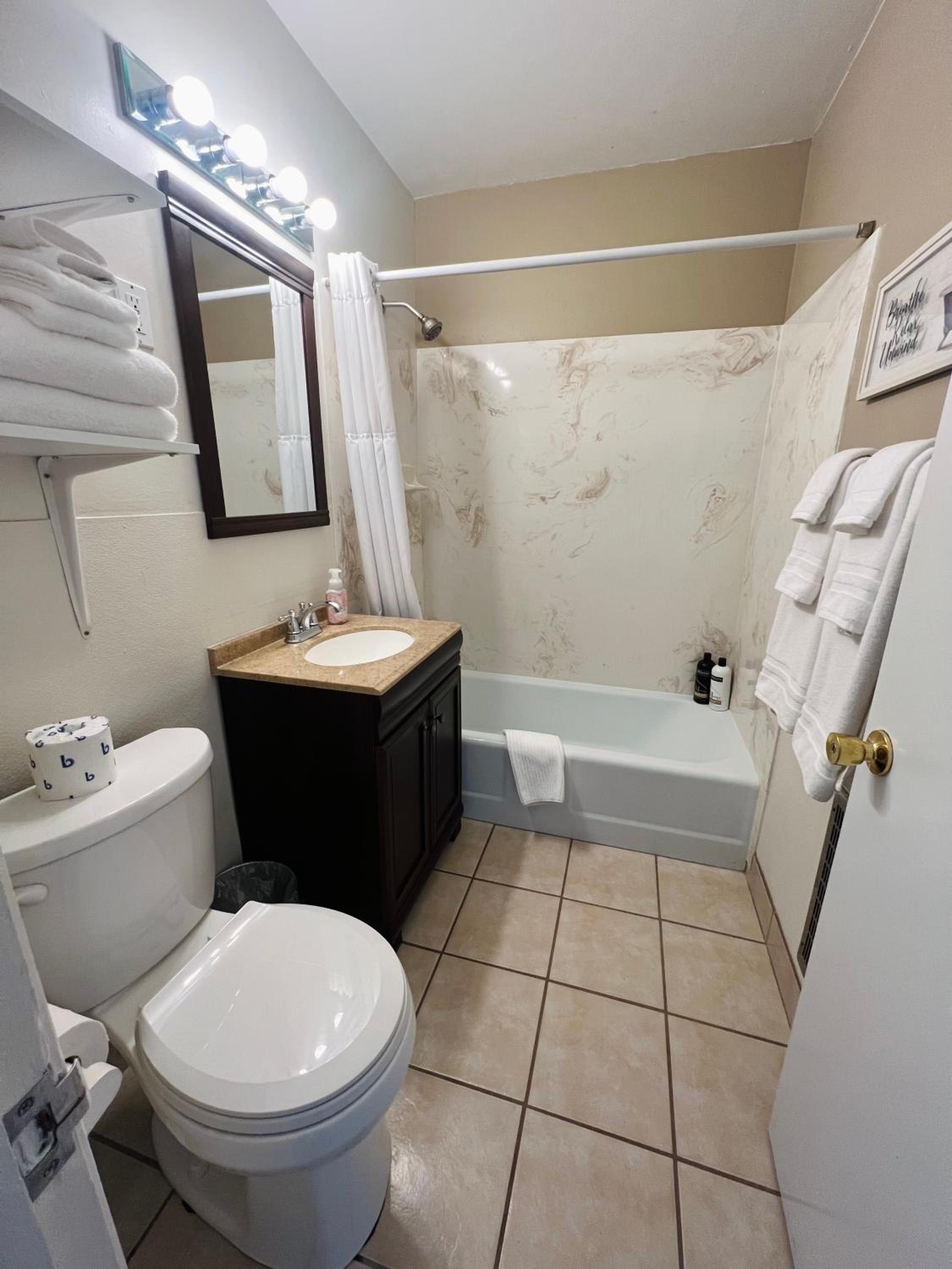 Two-Bedroom Apartment - Photo 2