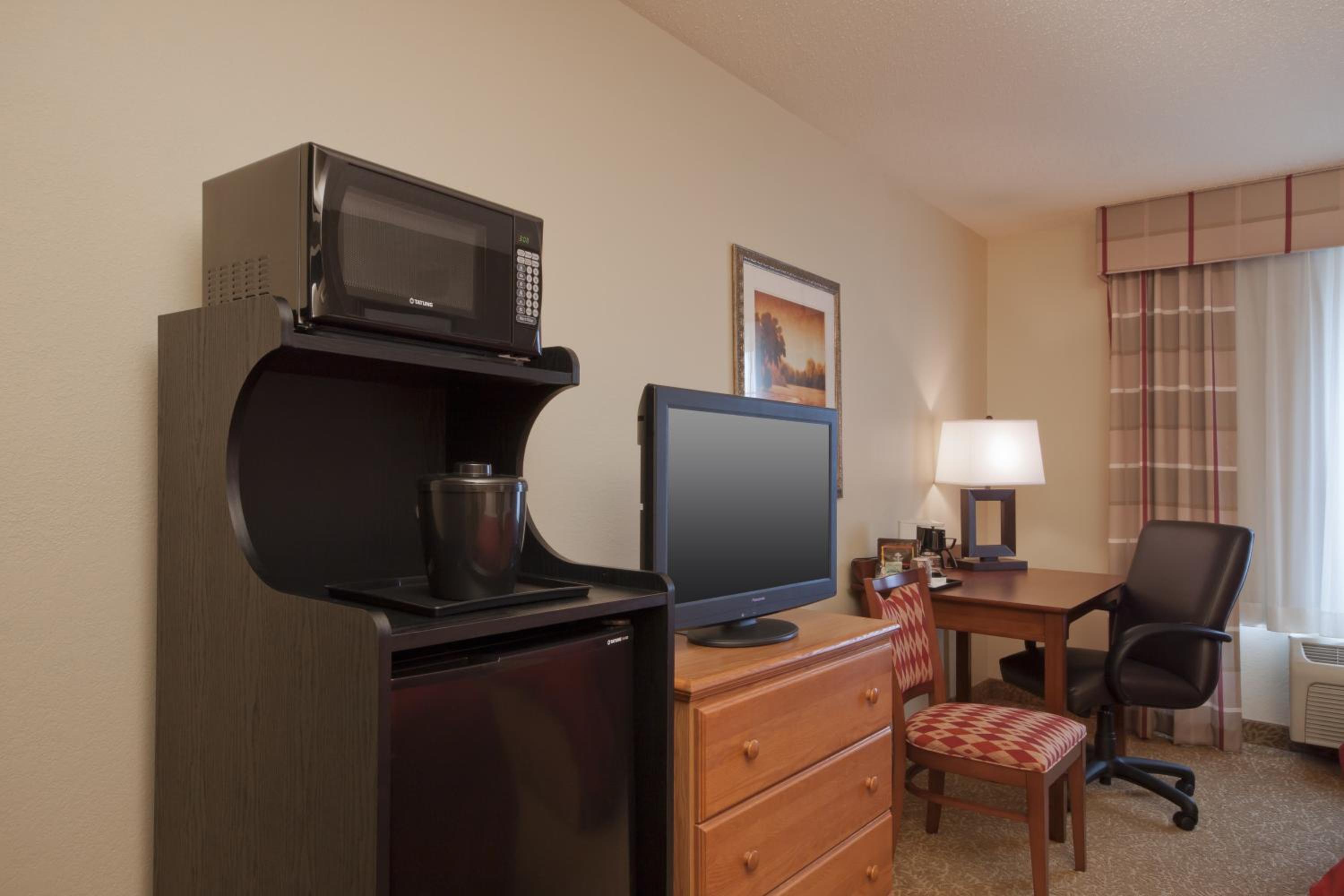 Queen Room with Two Queen Beds - Disability Access photo 2
