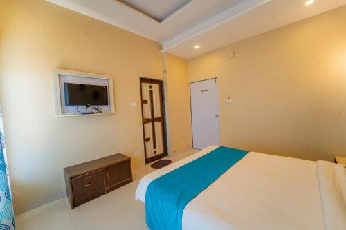 Deluxe Double Room with Balcony - Photo 6