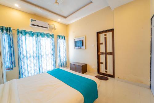 Deluxe Double Room with Balcony - Photo 8