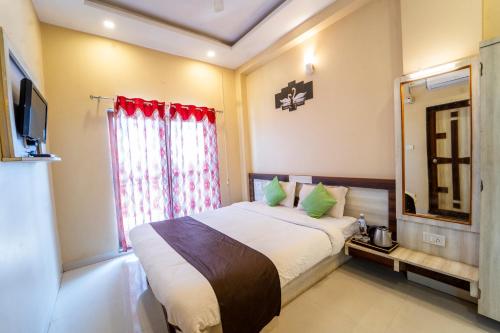 Deluxe Double Room with Balcony - Photo 15
