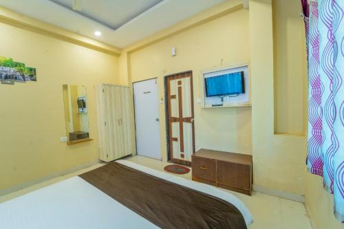 Deluxe Double Room with Balcony - Photo 12