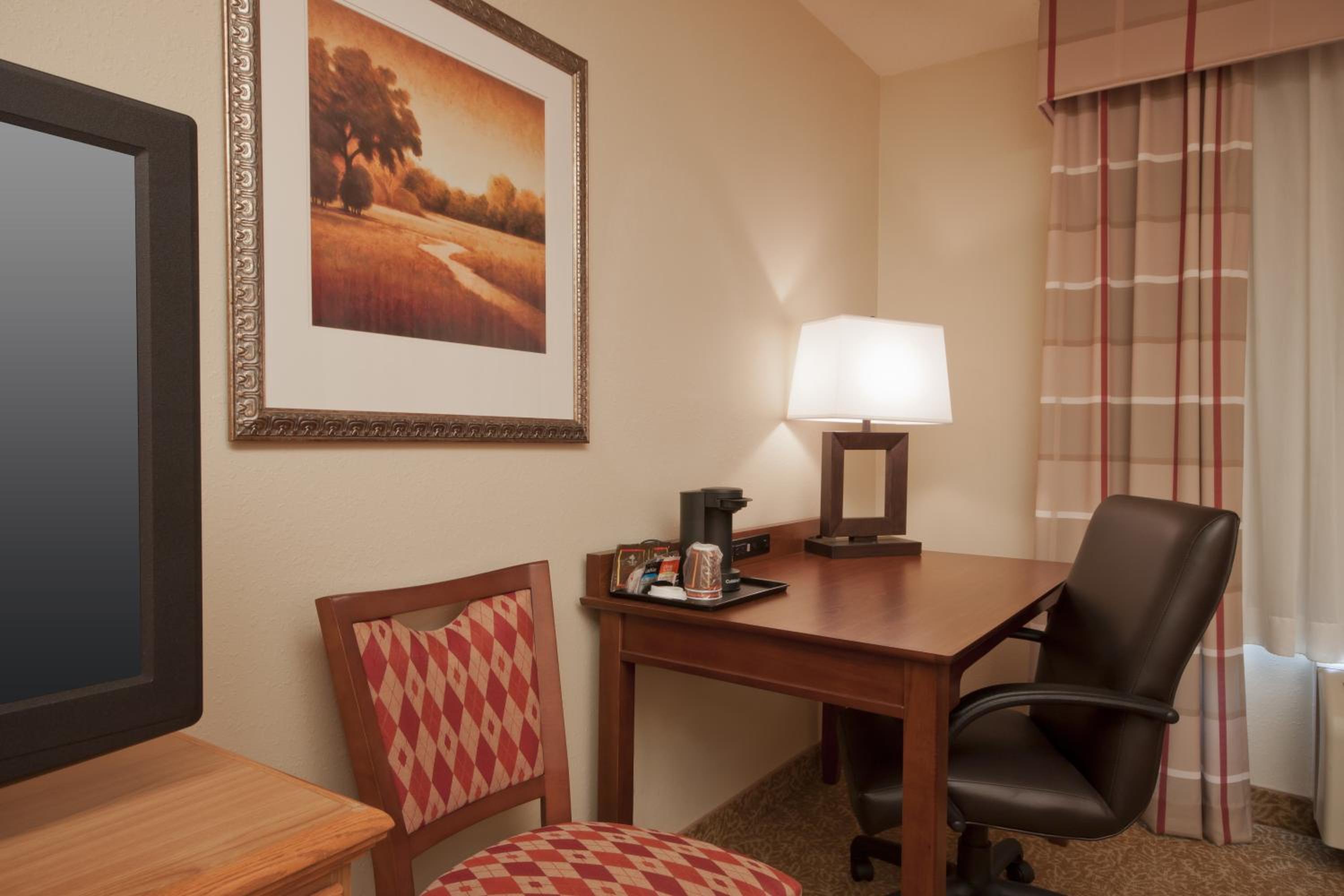 Queen Room with Two Queen Beds - Disability Access photo 3