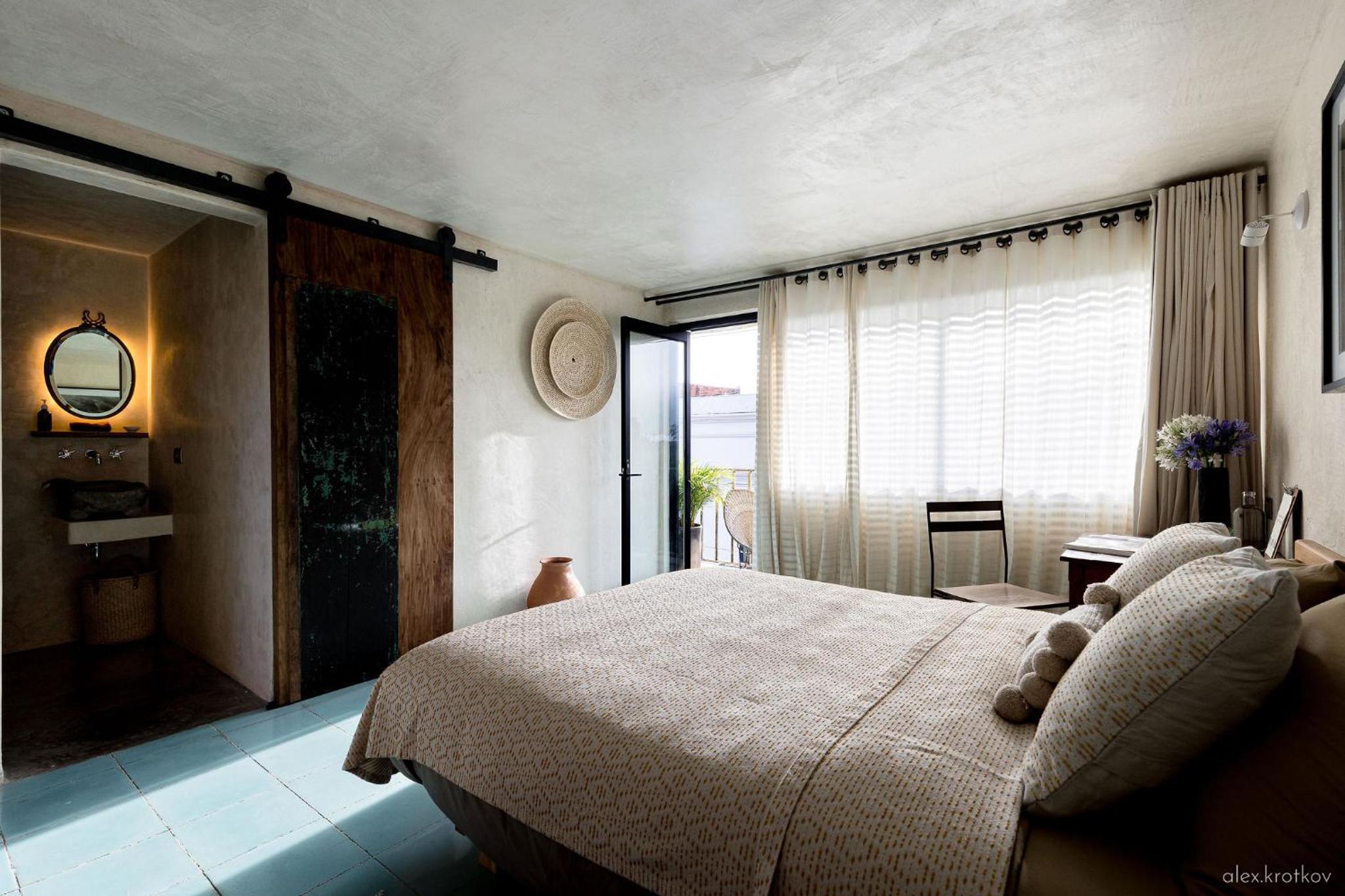 Deluxe Double Room with Balcony - Photo 3