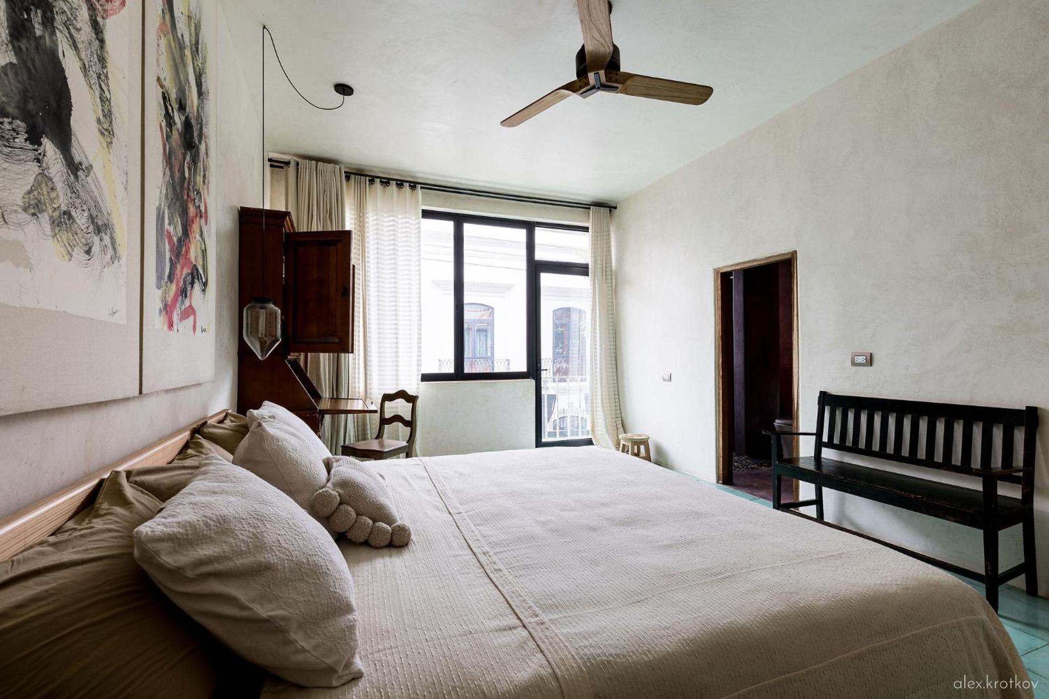 King Room with Balcony - Photo 5