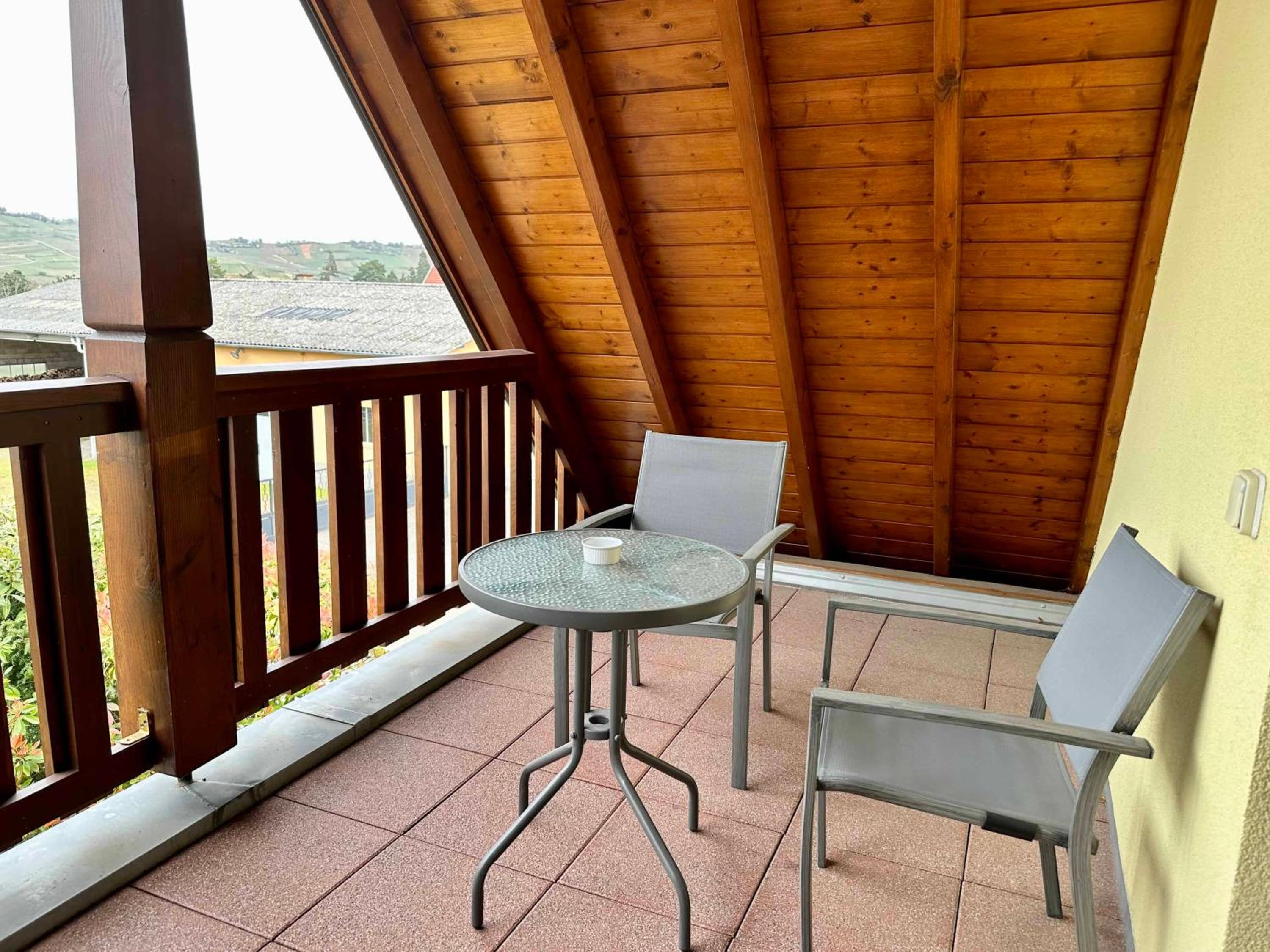 Queen Room with Balcony - Photo 3
