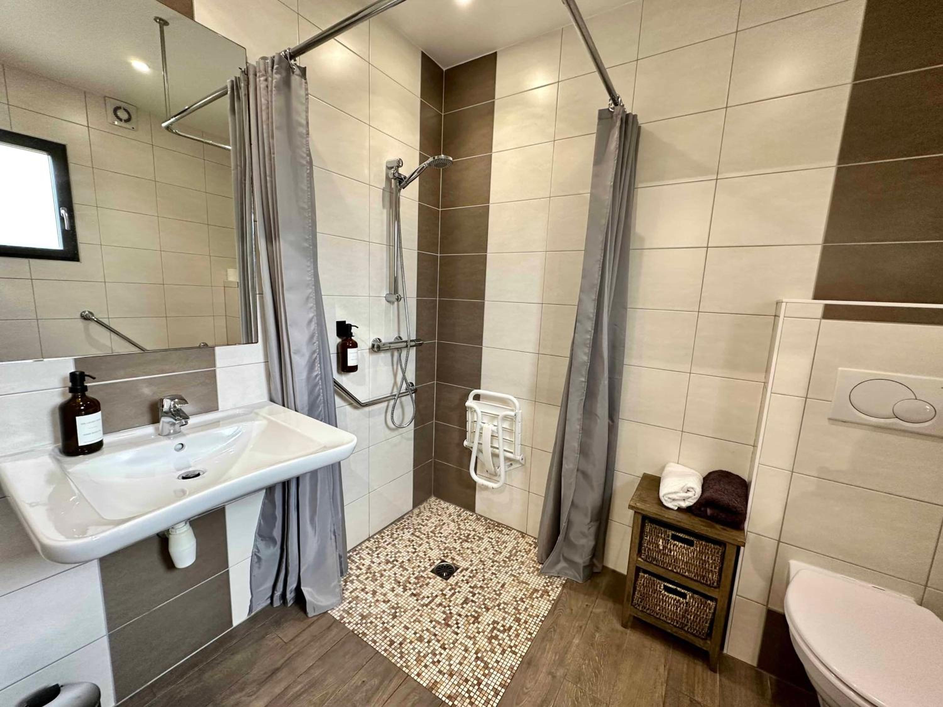 Standard Double Room - Photo 3