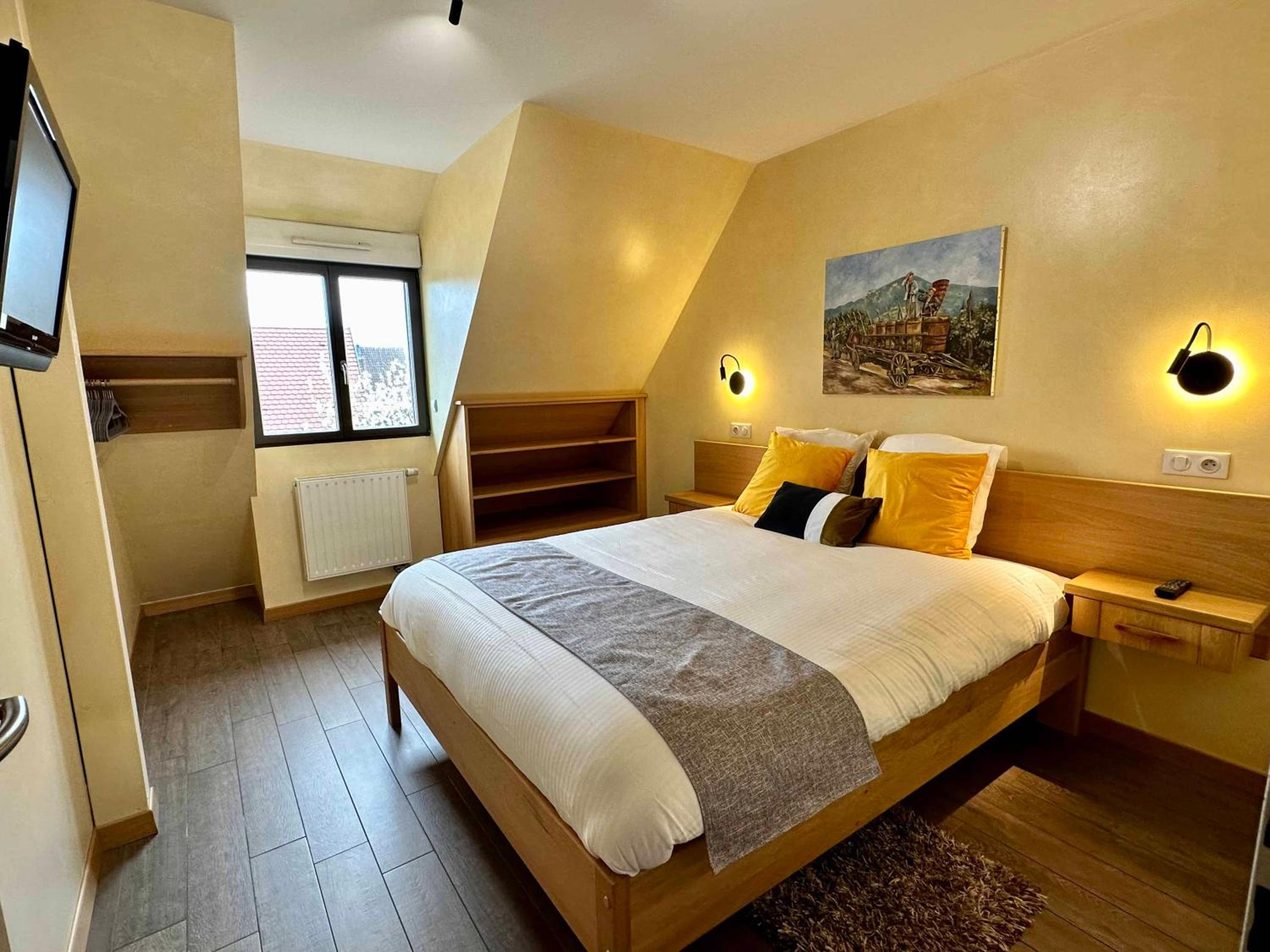 Suite with Balcony - Photo 4