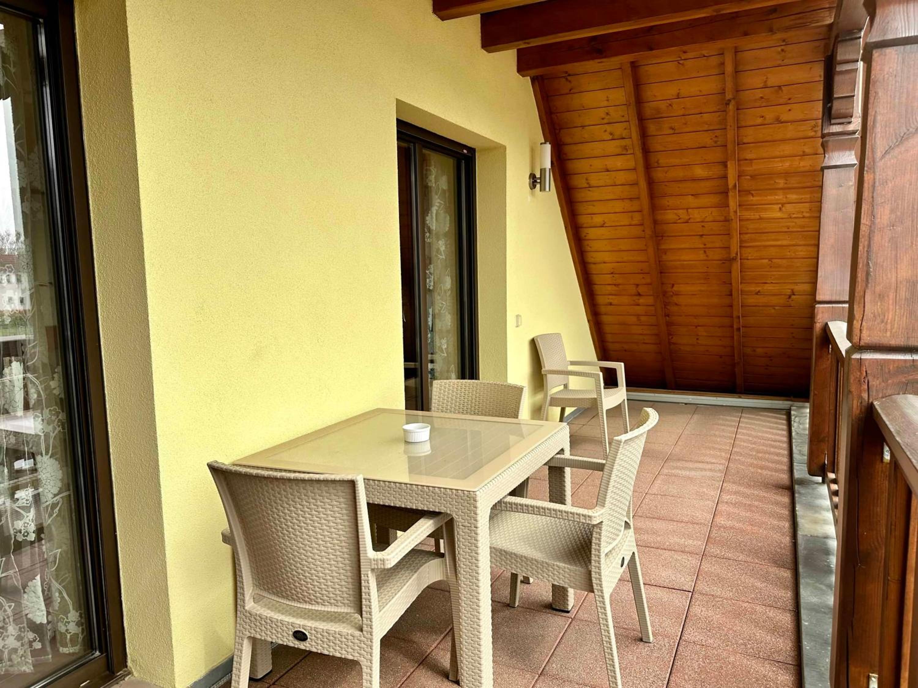 Suite with Balcony - Photo 2