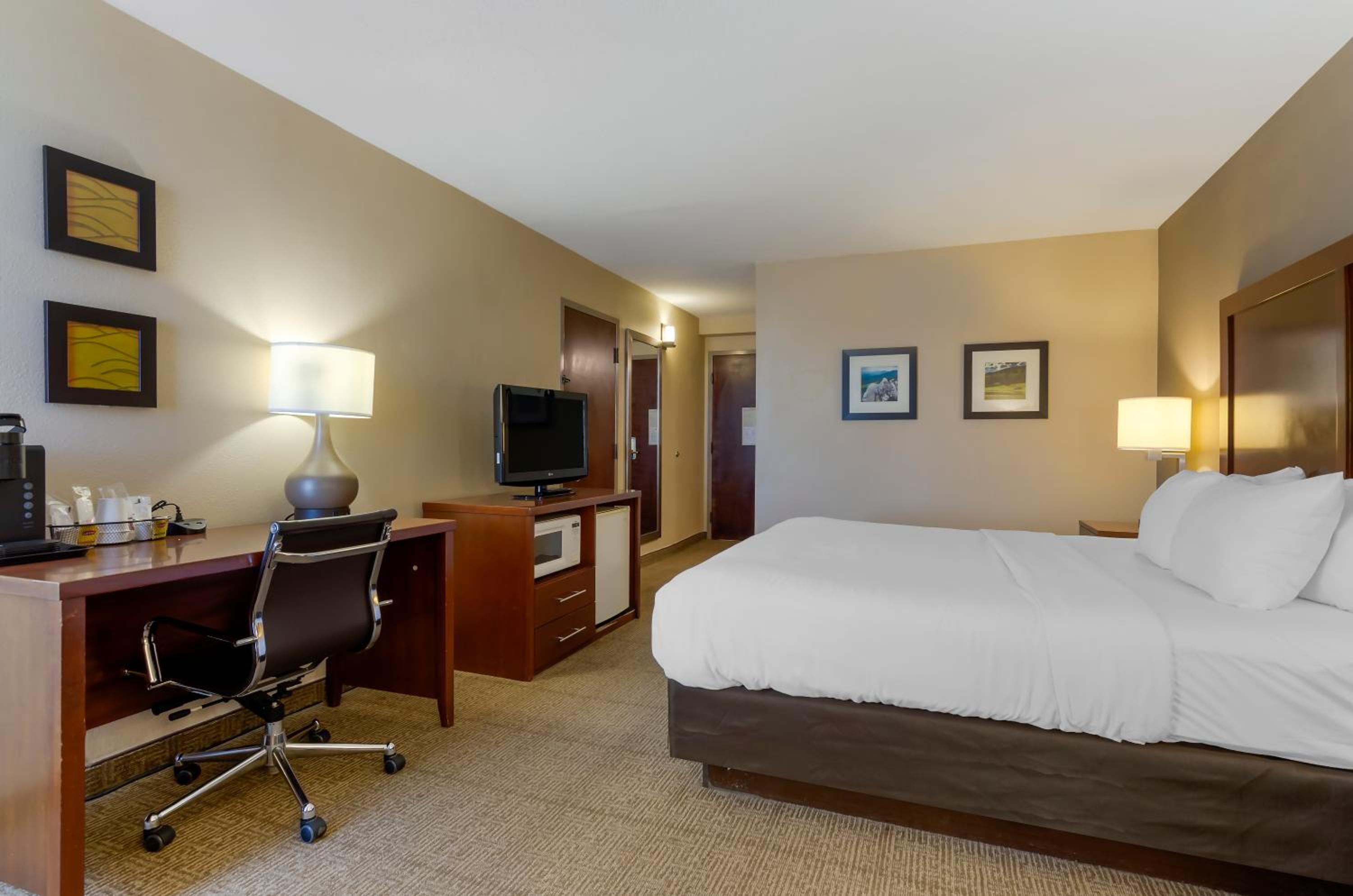 King Room - Non-Smoking - Photo 3