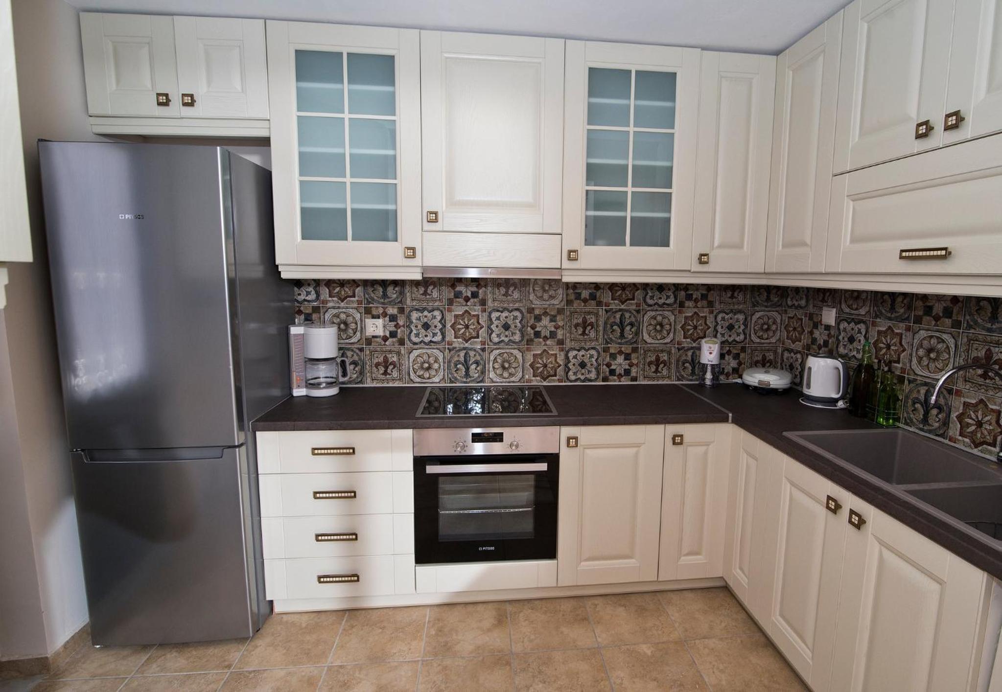 Three-Bedroom House photo 3