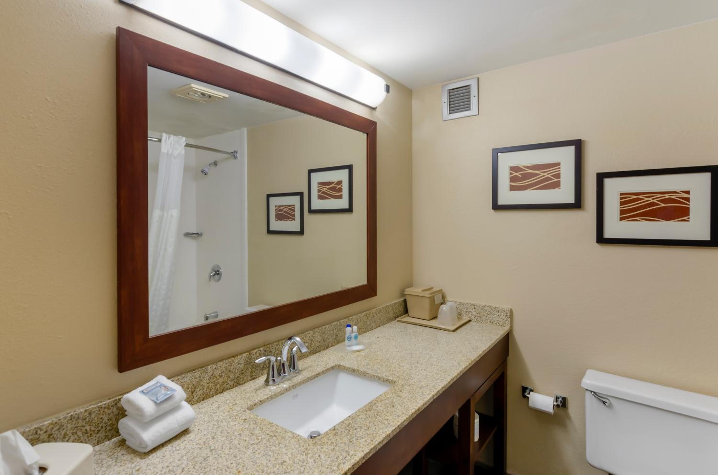 King Room - Non-Smoking - Photo 2