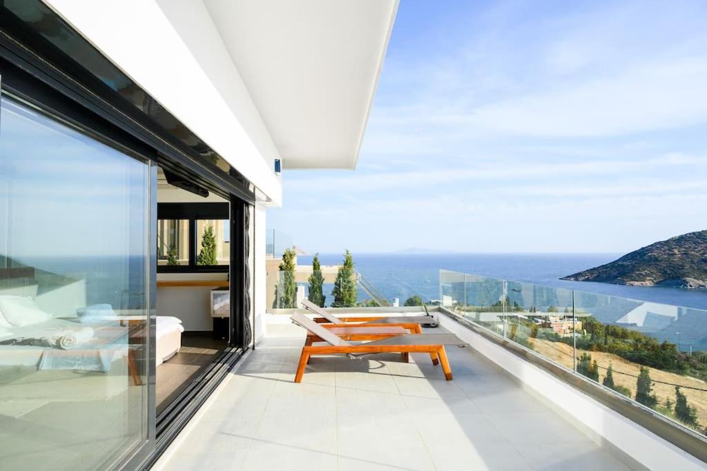 Three-Bedroom Villa photo 2