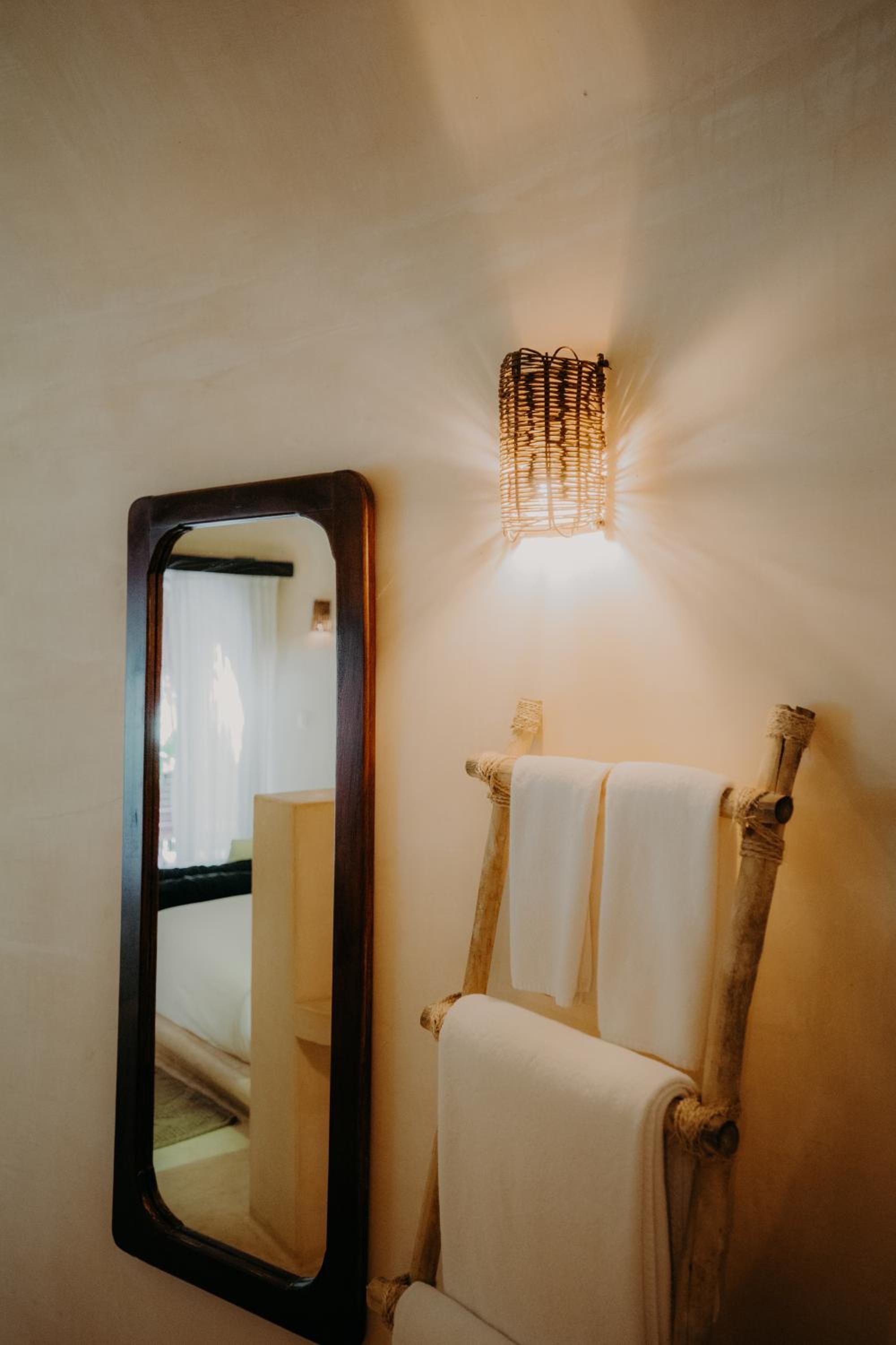 Deluxe Double or Twin Room with Pool View - Photo 9