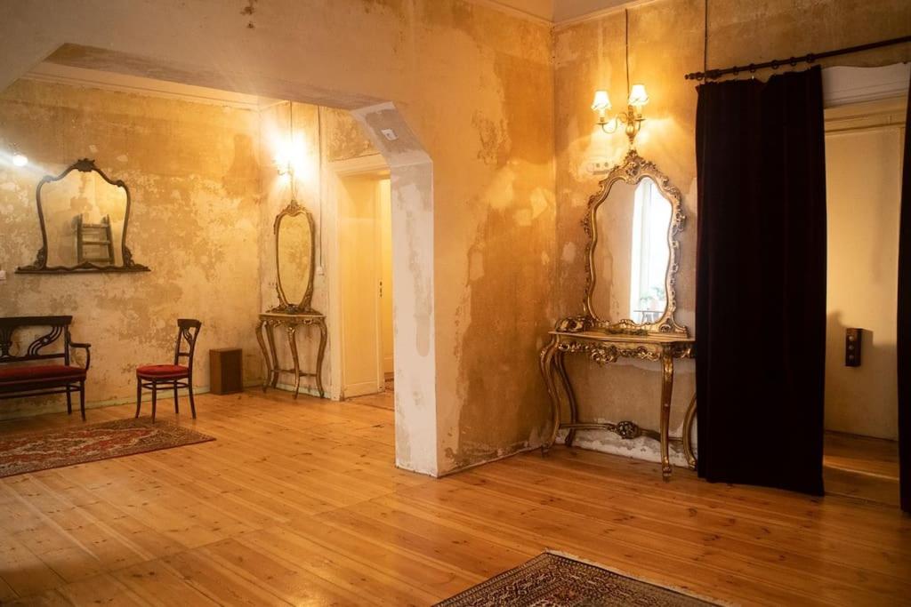 Three-Bedroom Apartment photo 1