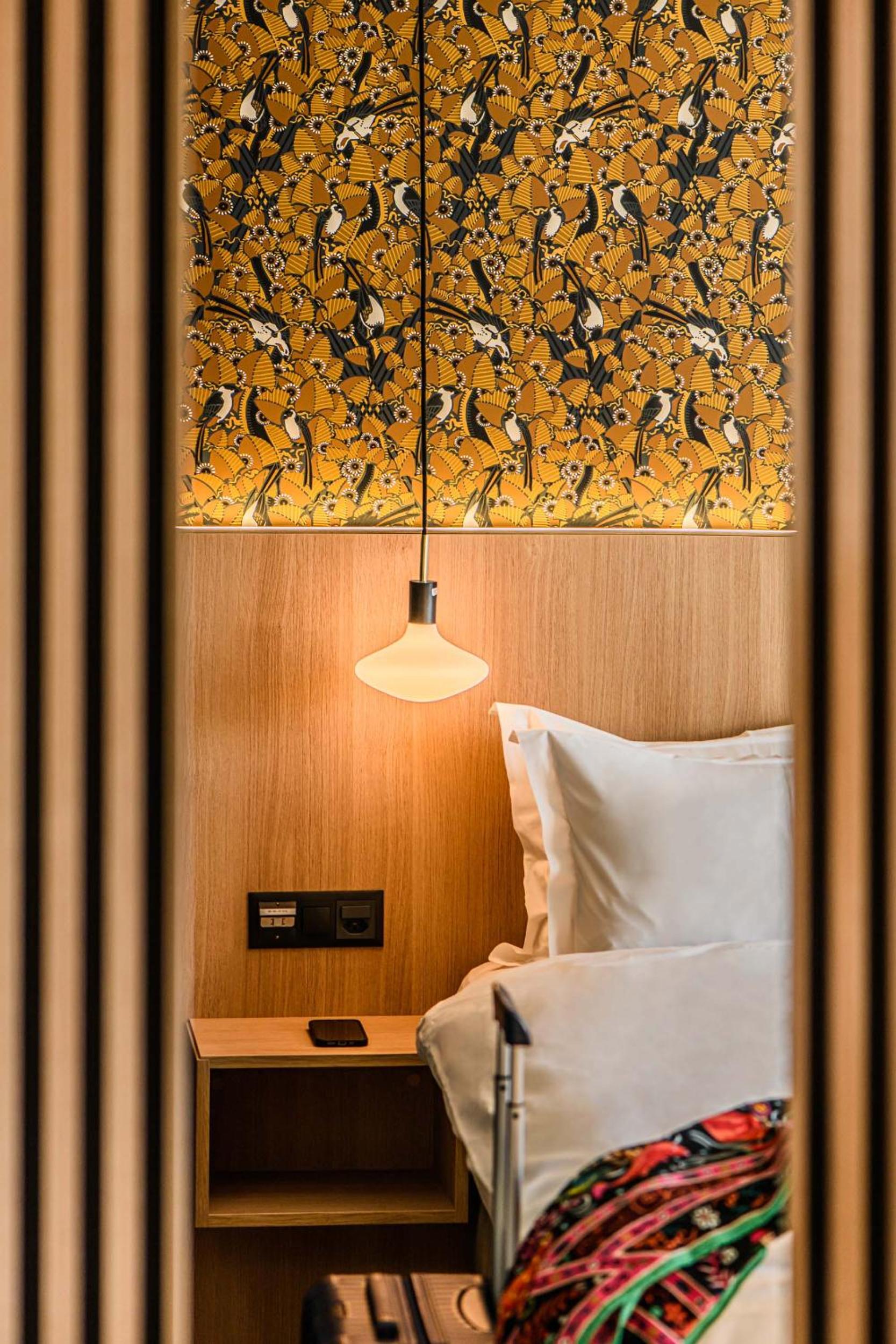 Deluxe Double Room - Photo 9
