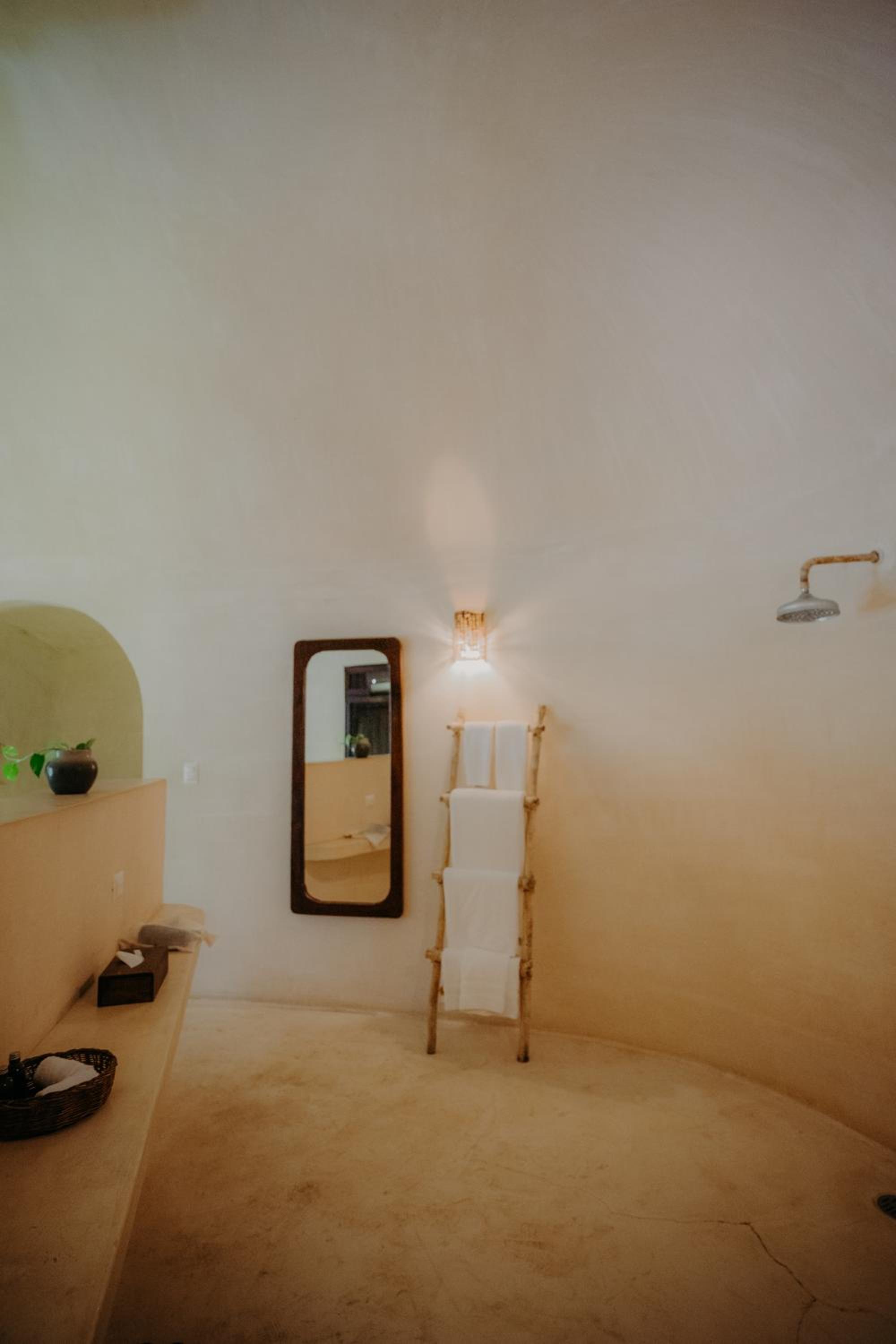 Deluxe Double or Twin Room with Pool View - Photo 7