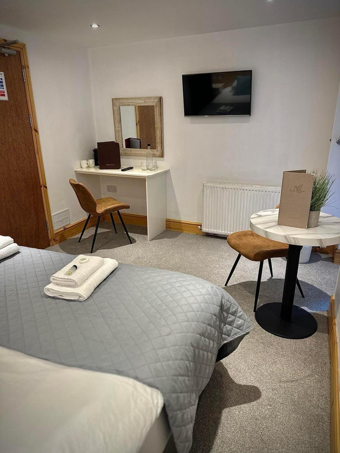 Double Room - Photo 5
