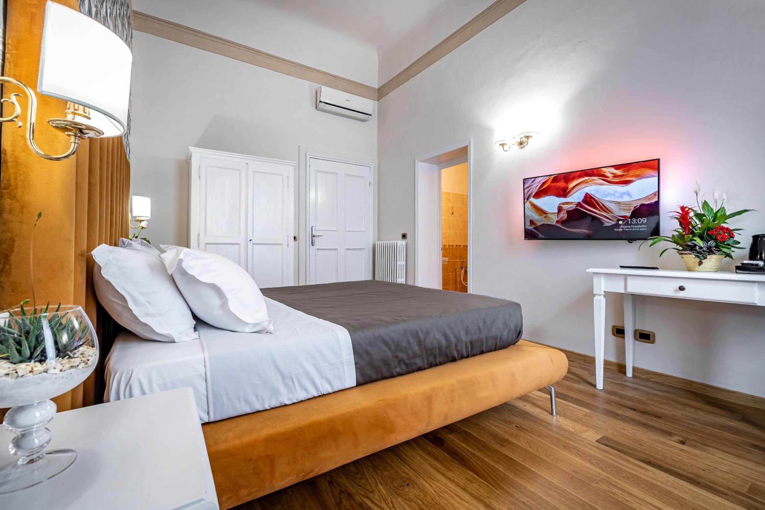 Standard Double Room photo 2